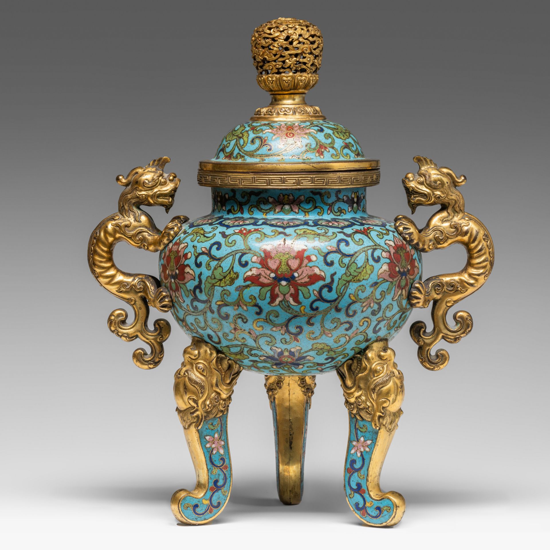A fine Chinese cloisonne enamelled tripod censer and cover, late 18thC, H 32,8 cm