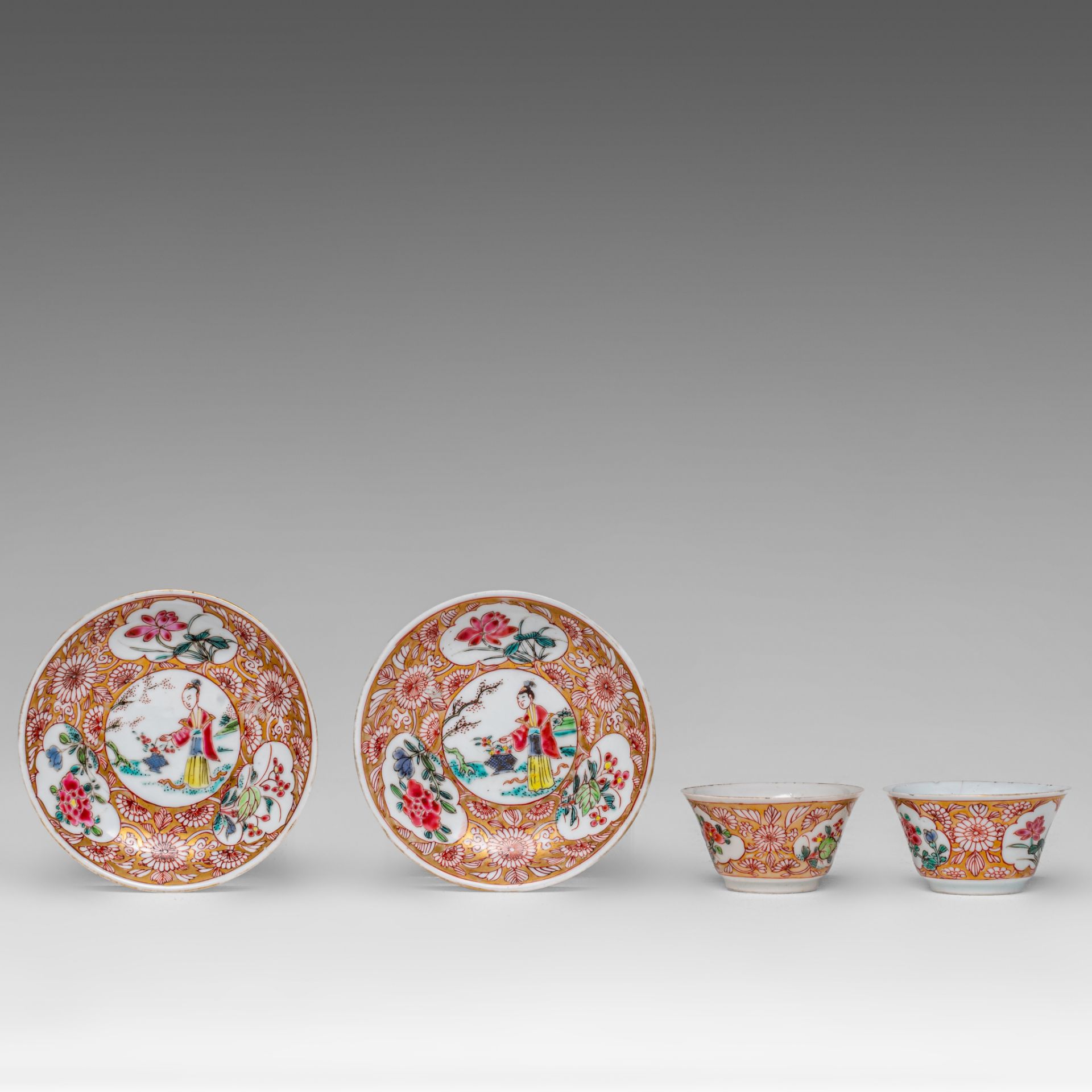 Three sets of Chinese famille rose export porcelain cups and saucers, Yongzheng and Qianlong period - Bild 6 aus 9