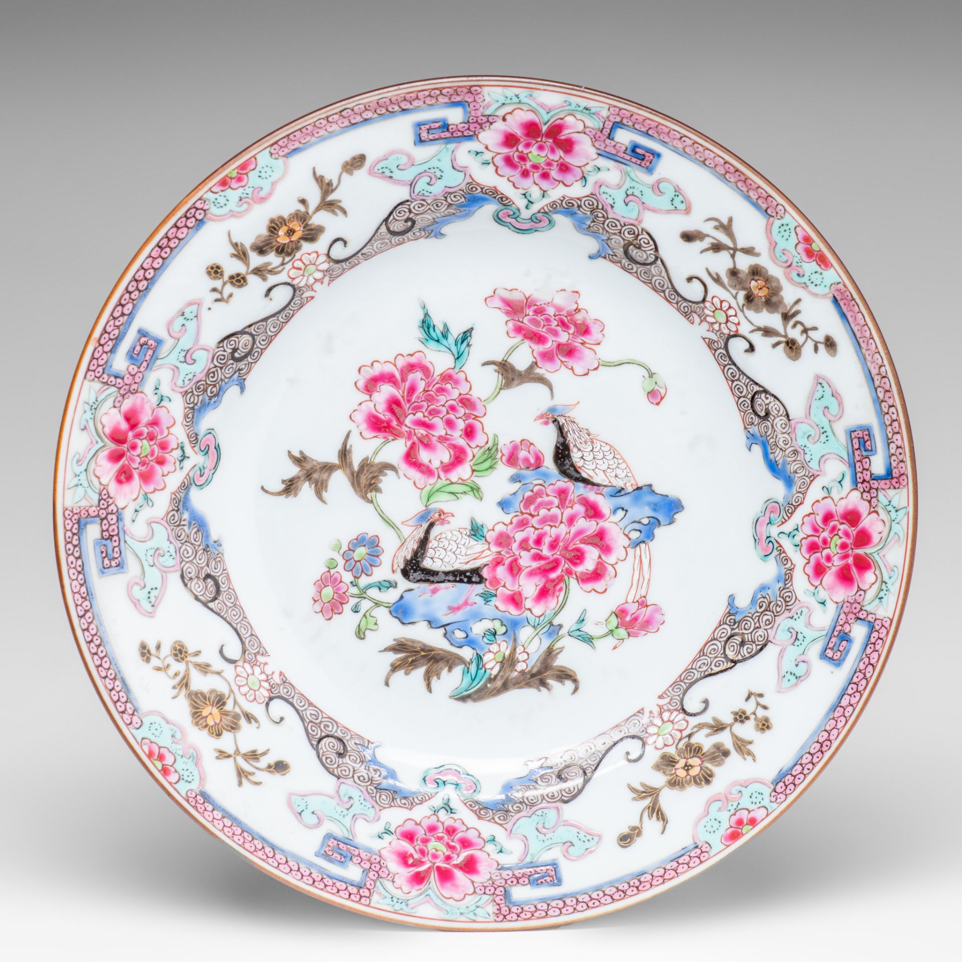 Two Chinese famille rose export porcelain 'Pheasant' plates, Yongzheng/Qianlong period, dia 22,5 cm - Bild 4 aus 5