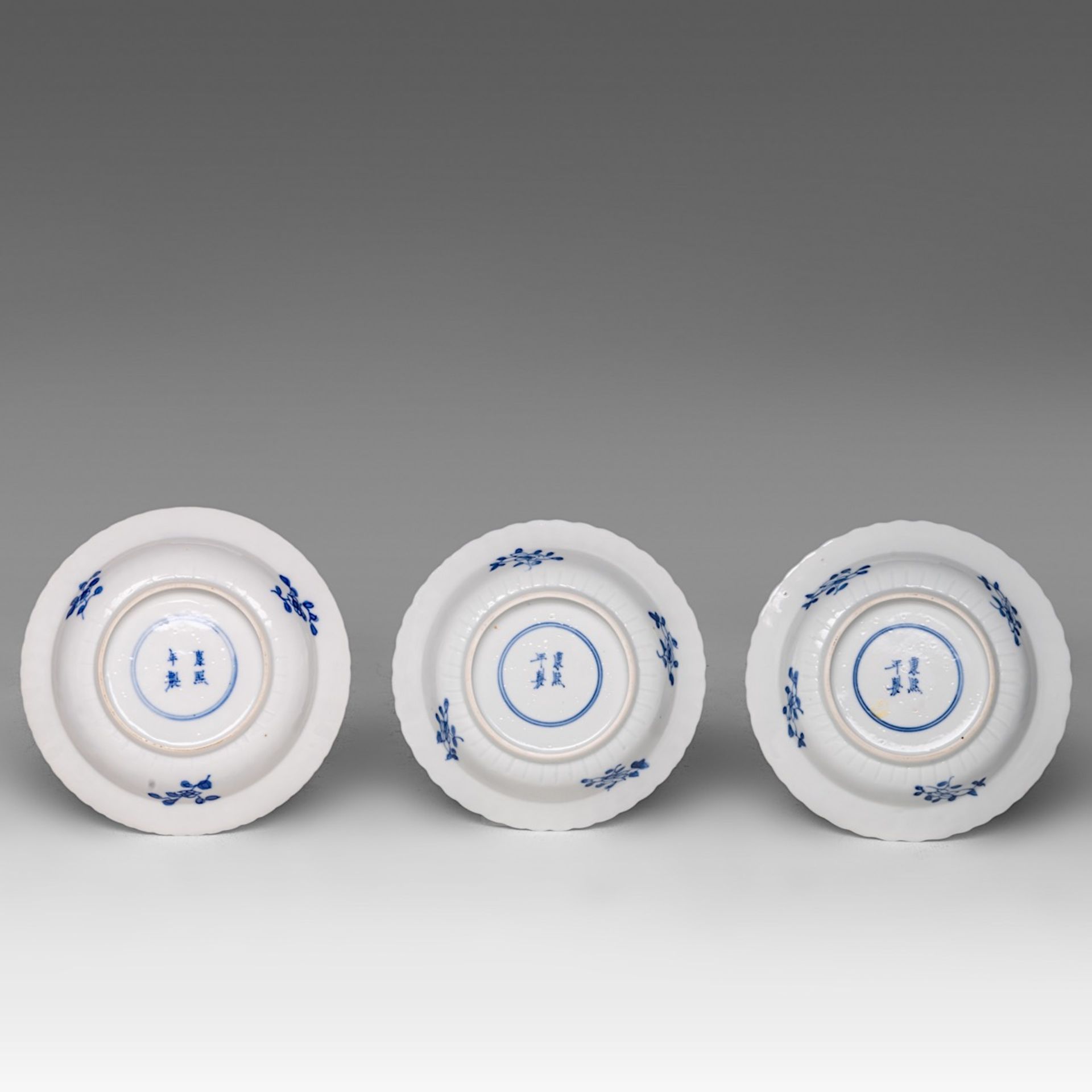 Six matching sets of Chinese blue and white floral decorated tea cups and saucers, Kangxi period, di - Image 17 of 17