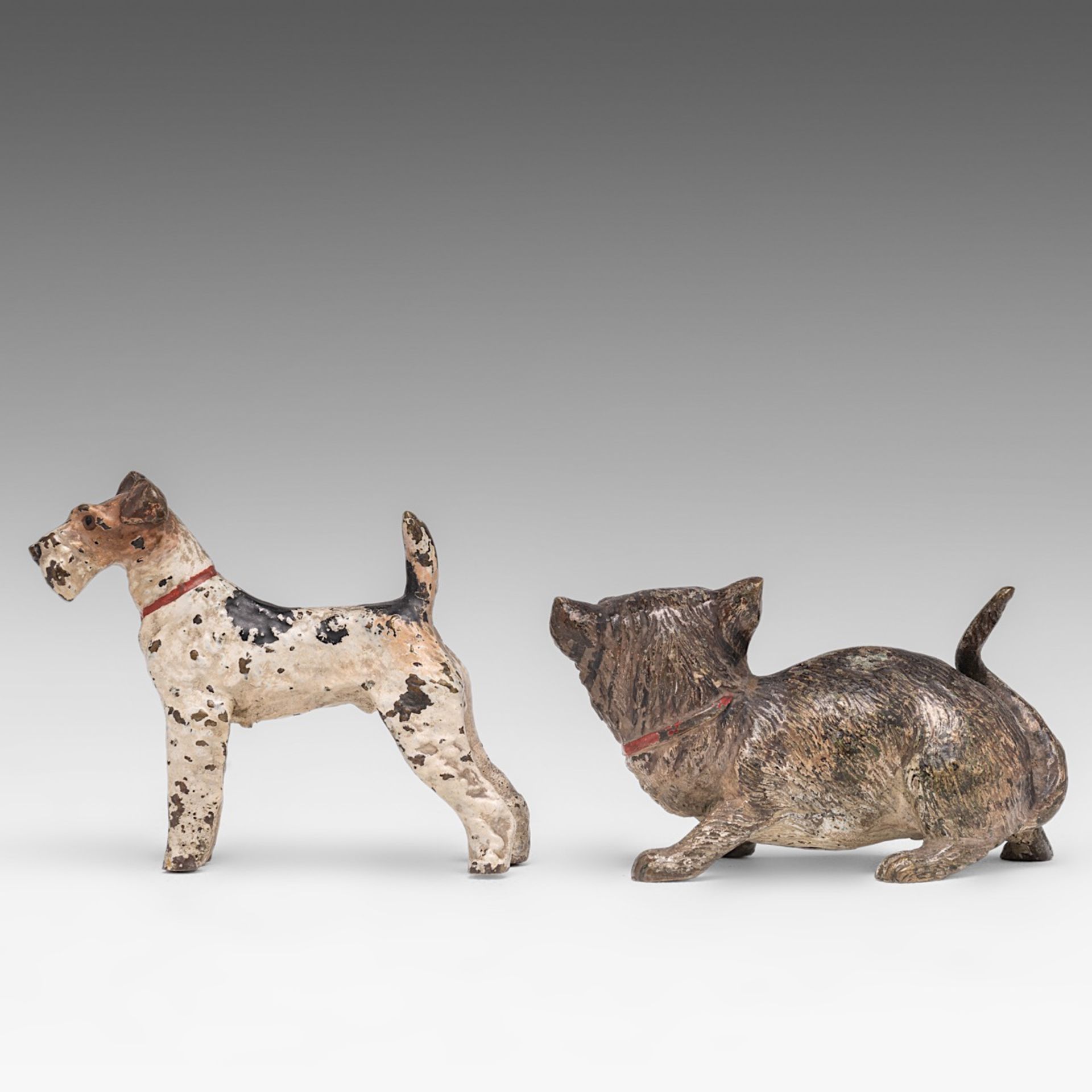 Two Vienna cold-painted bronze figures of a cat and a dog, ca. 1900, H 5 - 7 - W 9 cm - Image 4 of 6