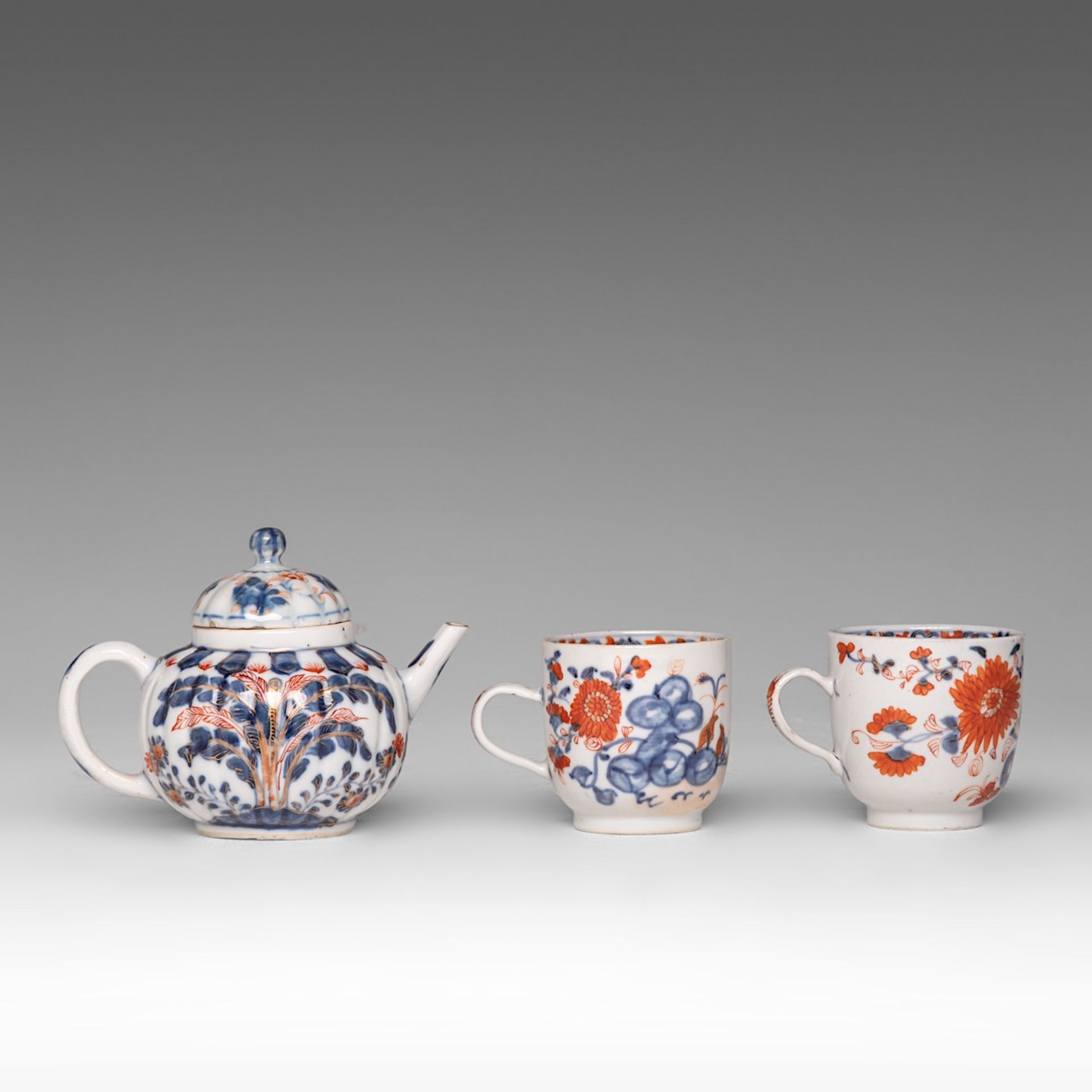 A collection of Chinese Imari tea ware, 18thC, largest dia 23 cm (12) - Bild 8 aus 19