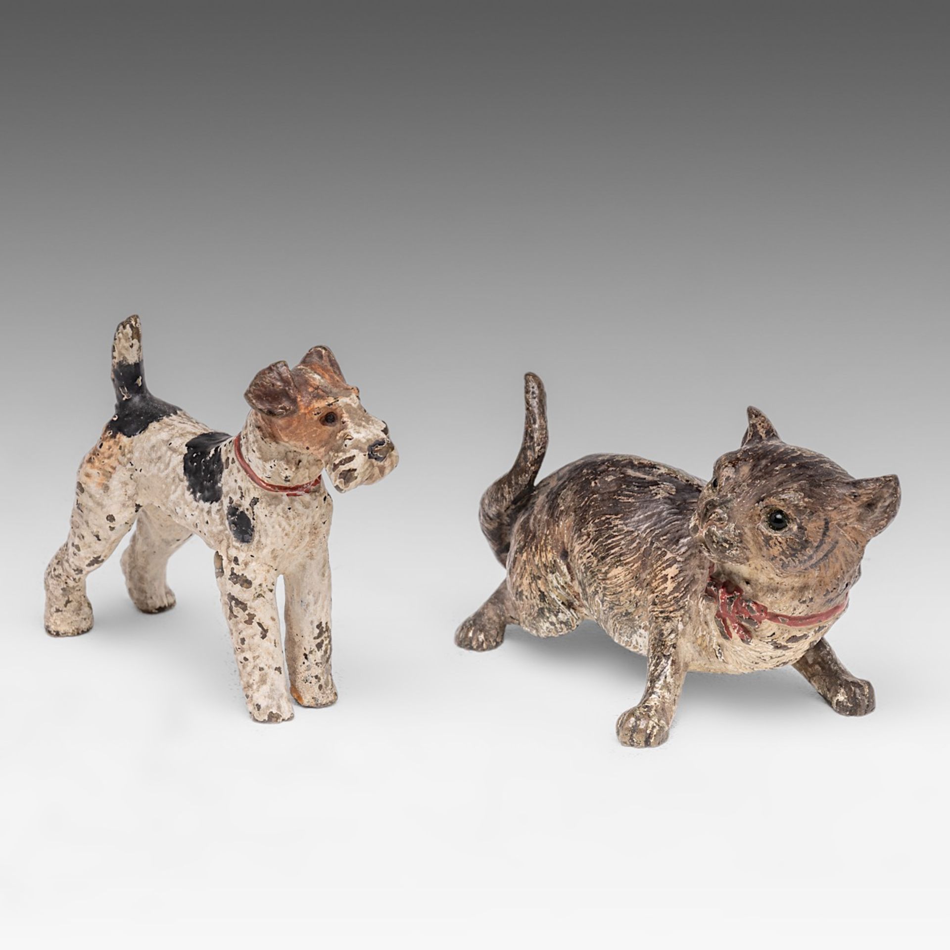 Two Vienna cold-painted bronze figures of a cat and a dog, ca. 1900, H 5 - 7 - W 9 cm