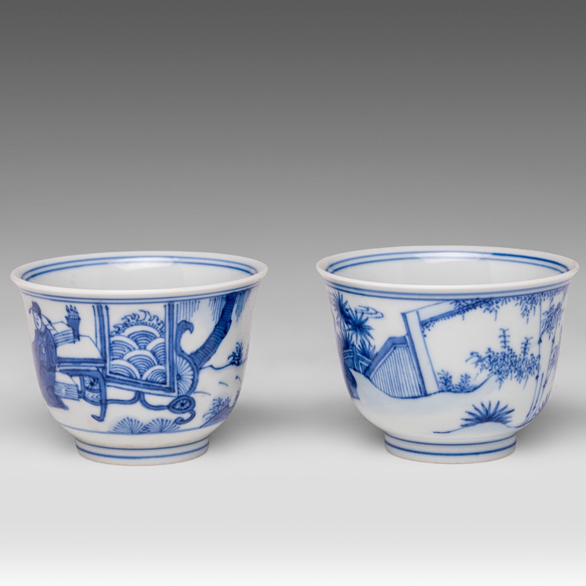 Two Chinese Kangxi style blue and white 'Figural' tea cups, H 6 - dia 8,2 cm - Image 2 of 6