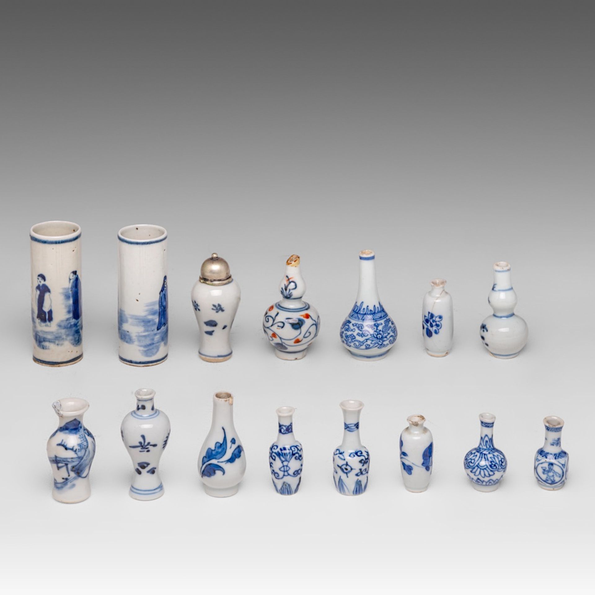 A collection of fifteen Chinese blue and white miniature vases and bottles, Kangxi period and 19thC/ - Image 5 of 8