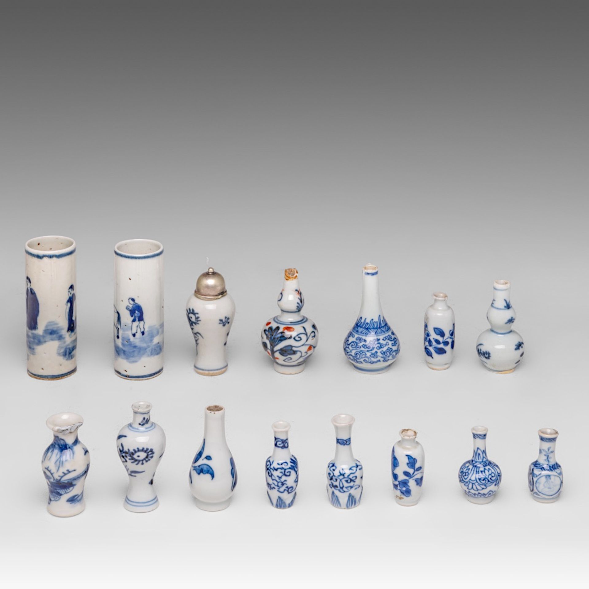 A collection of fifteen Chinese blue and white miniature vases and bottles, Kangxi period and 19thC/ - Image 4 of 8