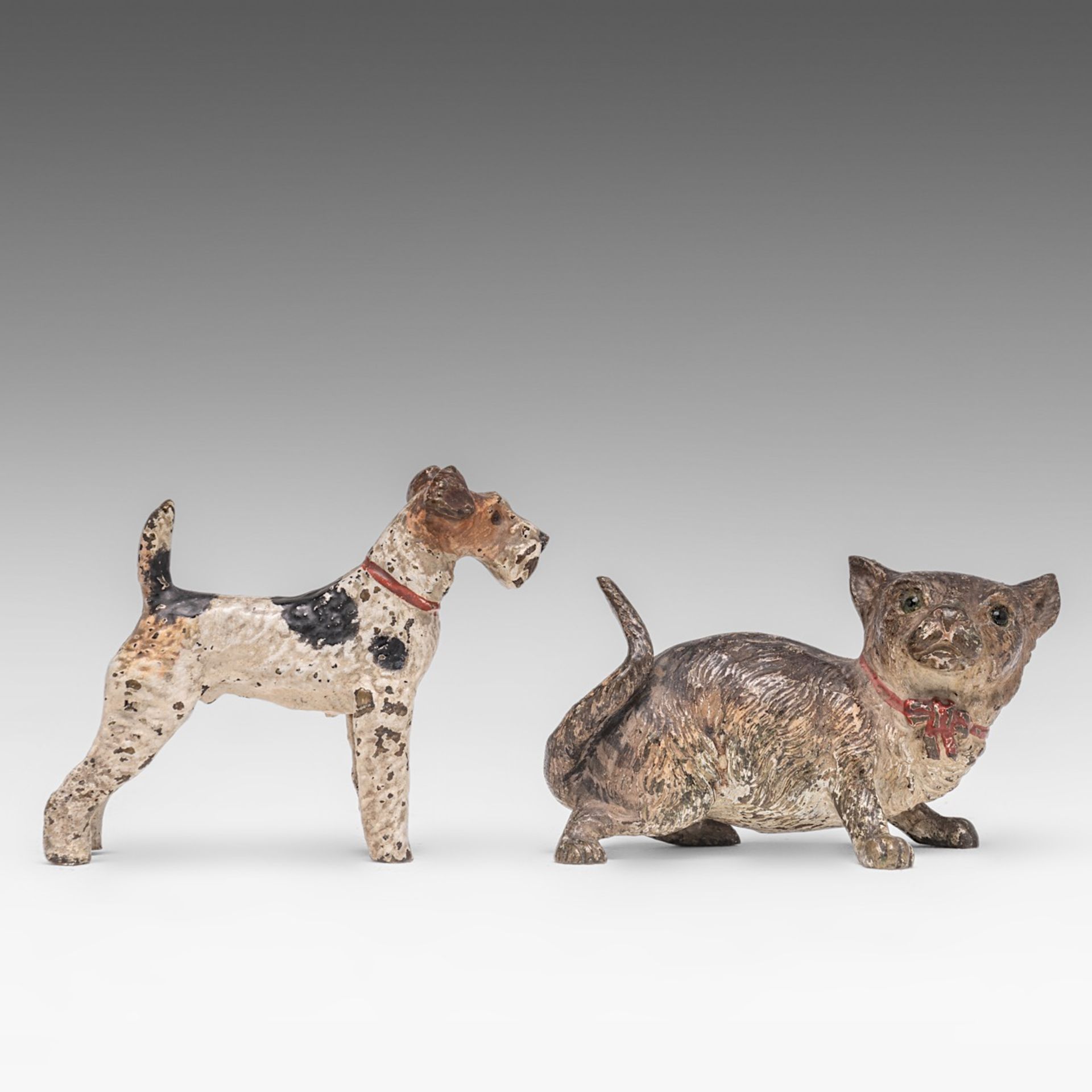 Two Vienna cold-painted bronze figures of a cat and a dog, ca. 1900, H 5 - 7 - W 9 cm - Image 3 of 6