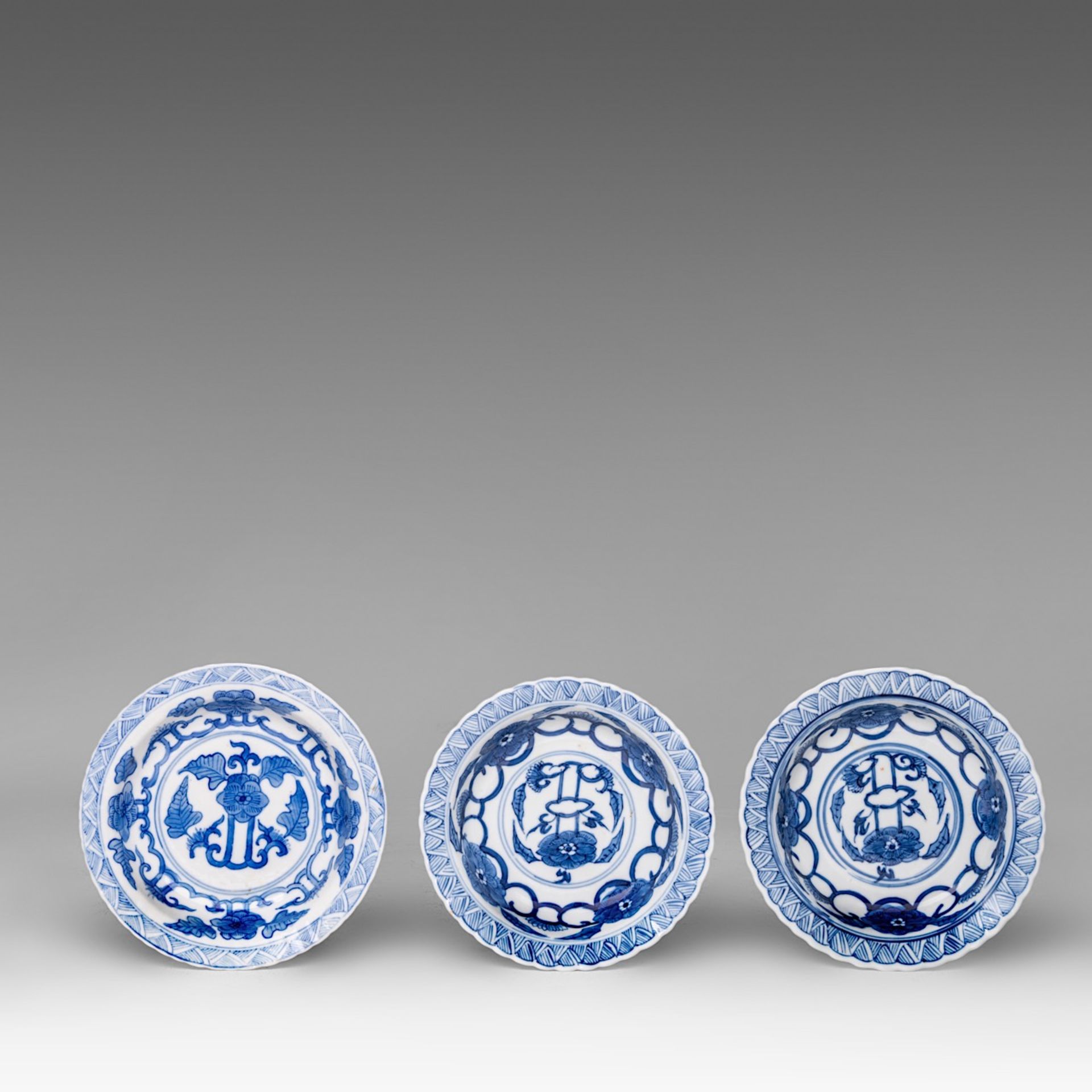 Six matching sets of Chinese blue and white floral decorated tea cups and saucers, Kangxi period, di - Image 16 of 17