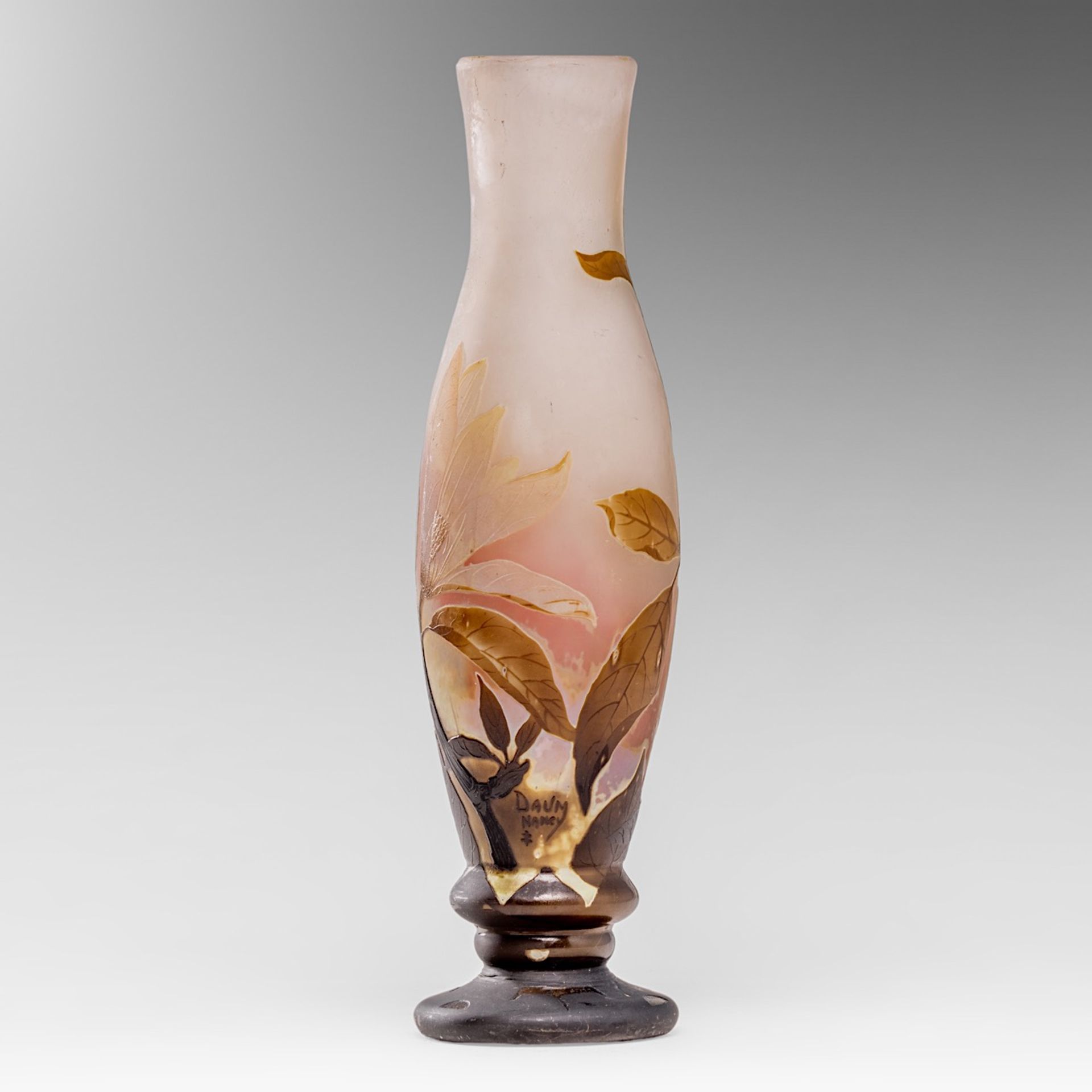 A fine Art Nouveau floral decorated cameo glass paste vase, by Daum, Nancy, H 31,5 cm