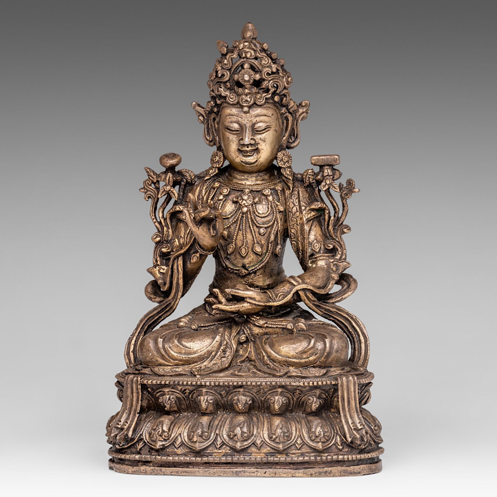 A Chinese copper alloy figure of a seated Bodhisattva Manjushri, H 26,2 cm - Weight, 2444 g