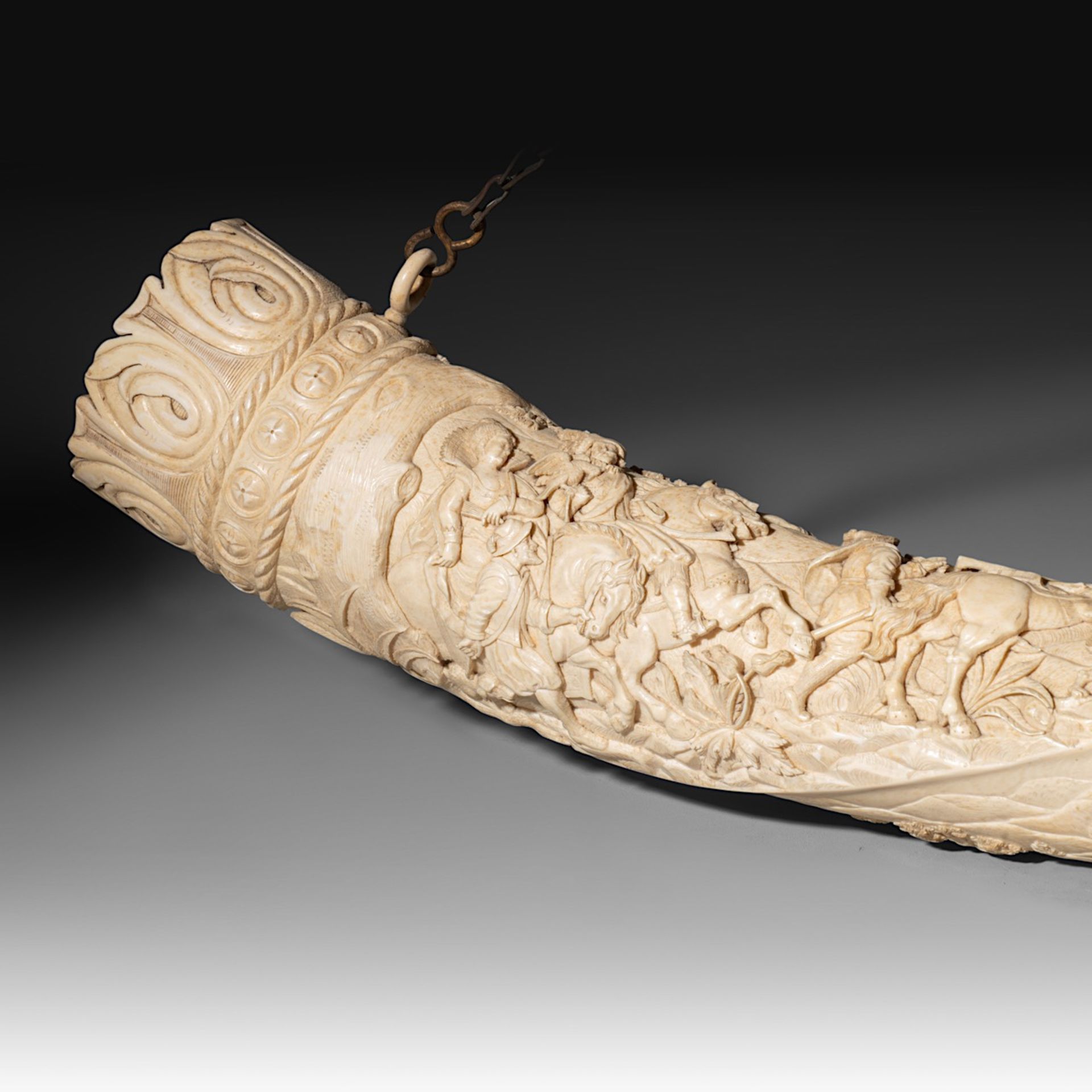 A 19th-century ivory hunting horn, last quarter 19th century, W 74,5 cm - 2850 g (+) - Image 11 of 11