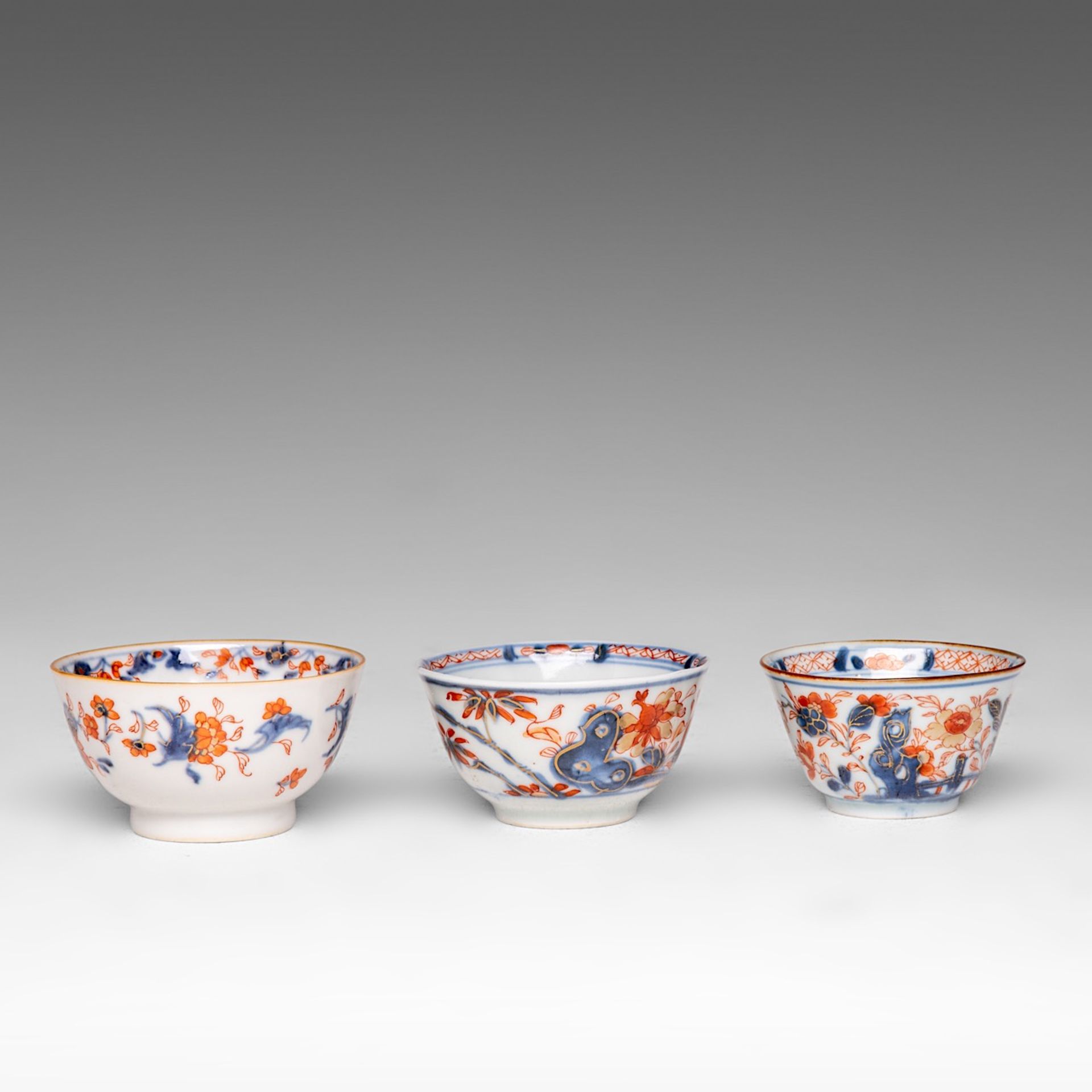 A collection of Chinese Imari tea ware, 18thC, largest dia 23 cm (12) - Bild 16 aus 19