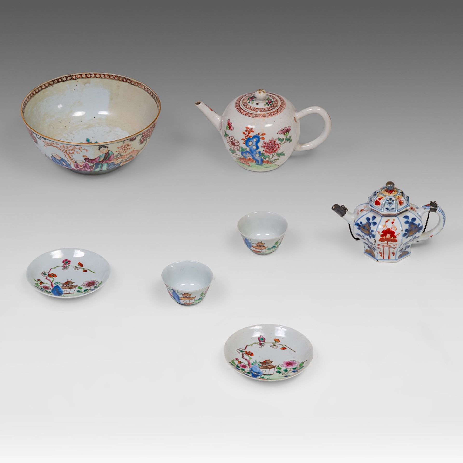 A small collection of Chinese famille rose and Imari export porcelain tea ware, 18thC, largest H 9 - - Image 17 of 17