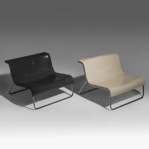 A pair of black and white vintage Form lounge chairs by Piero Lissoni for Kartell, 2002, H 63 - W 85