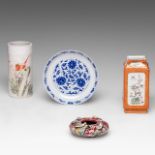A small collection of four Chinese porcelain ware, late 19thC and 20thC, tallest H 19,5 cm