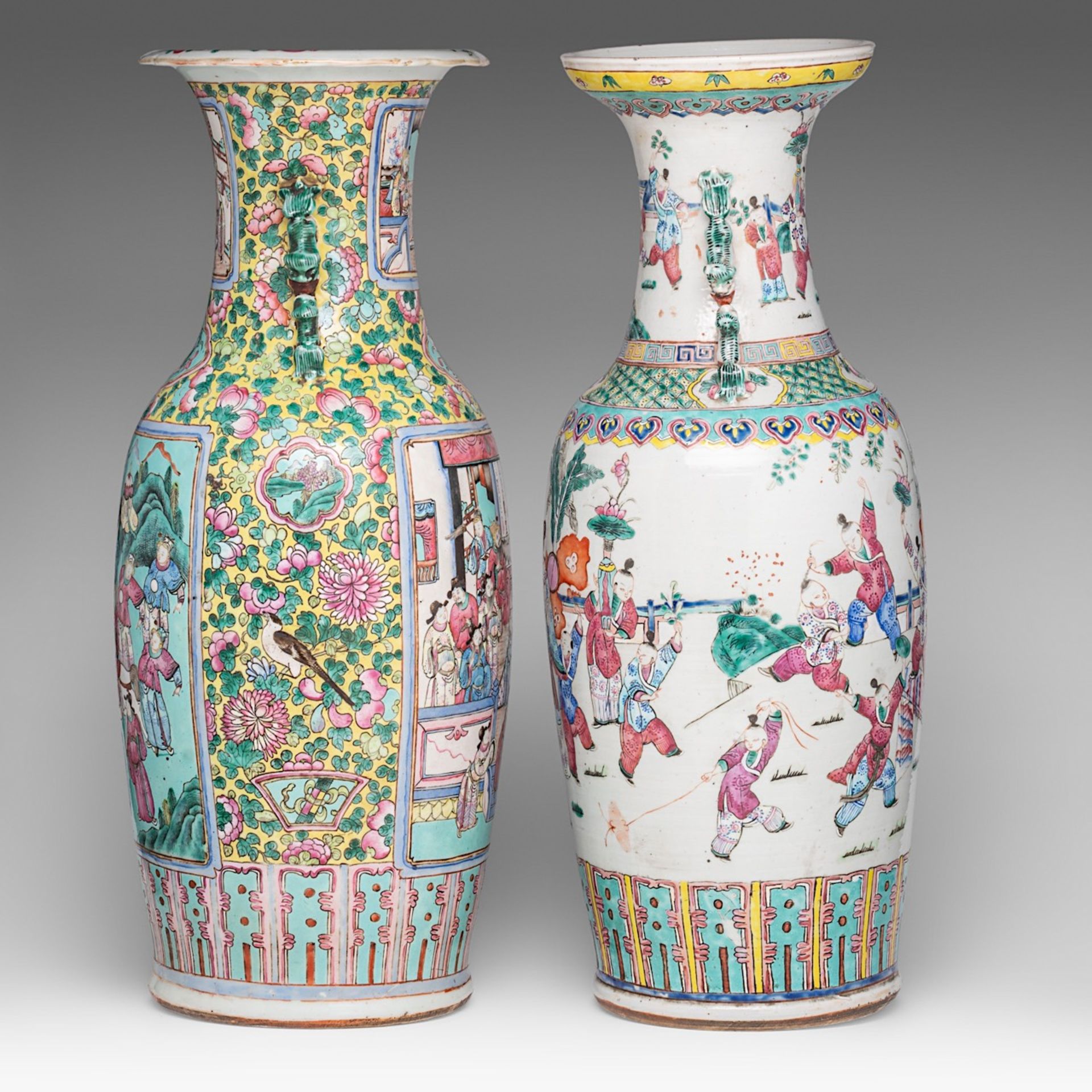 Two Chinese famille rose 'Figural' vases, late 19thC, H 61,5 cm - Bild 2 aus 6