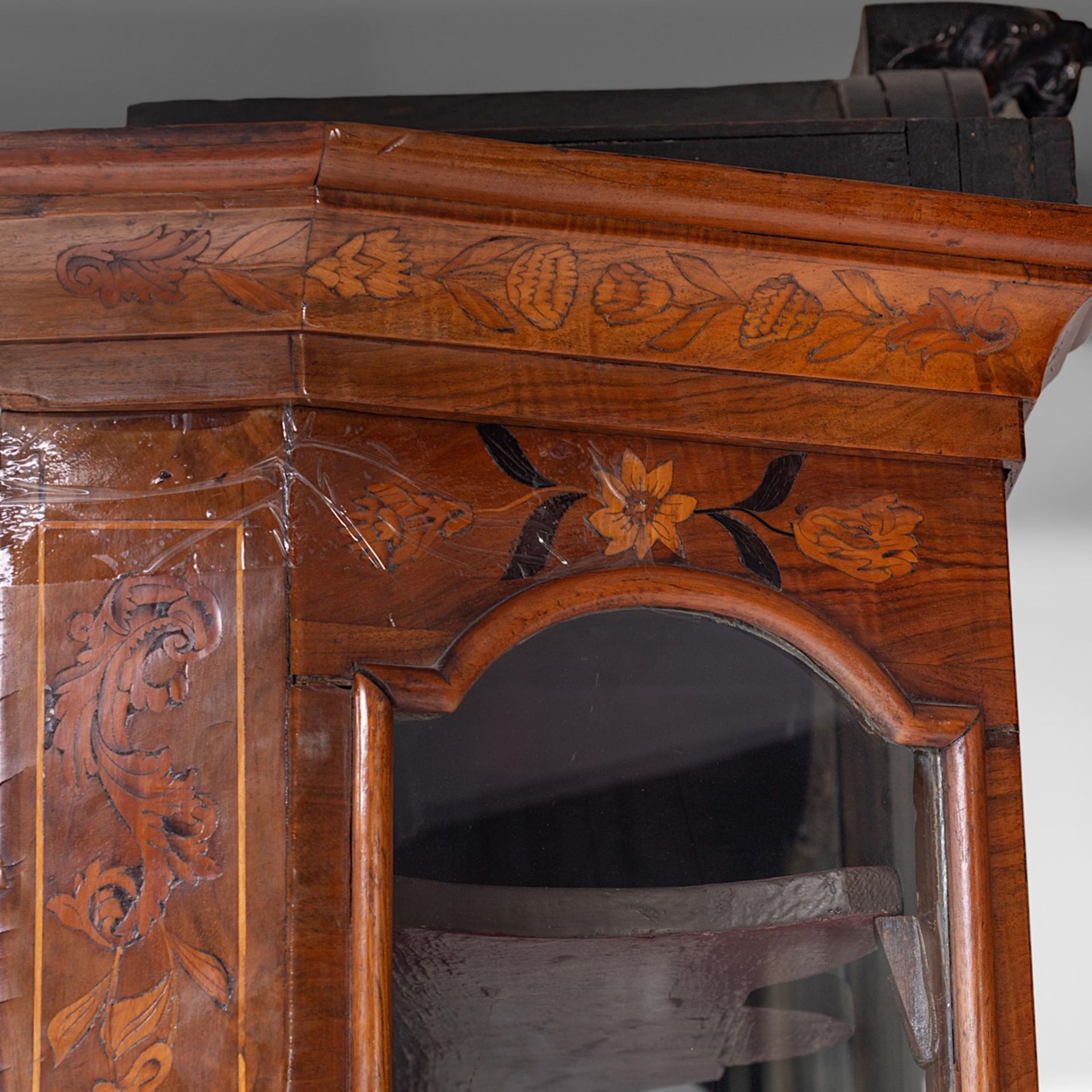 A Dutch Neoclassical marquetry display cabinet, 18thC, H 220 - W 145 - D 43 cm - Image 5 of 11