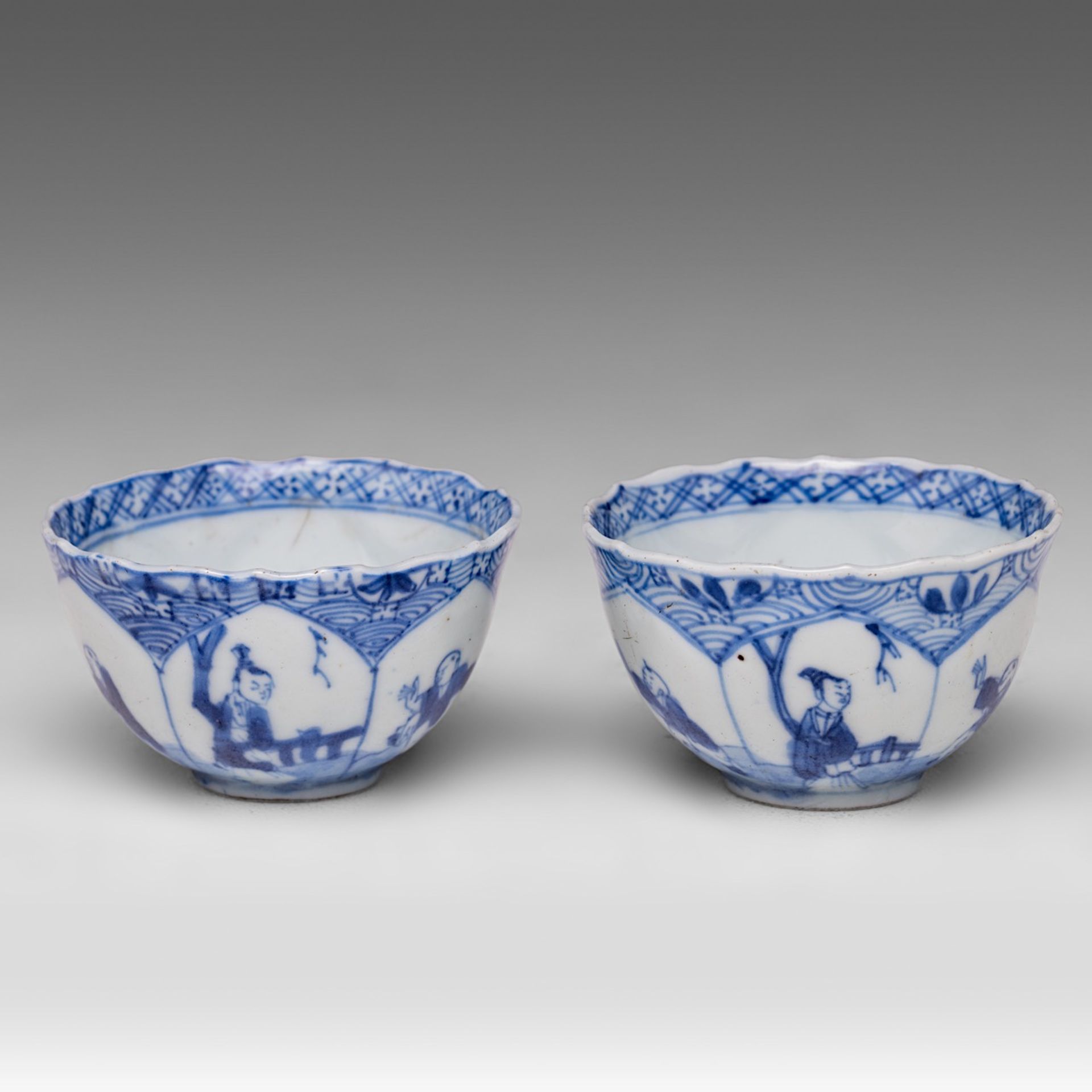 Two Chinese blue and white 'Long Elisa' tea cups, Kangxi period, H - dia cm