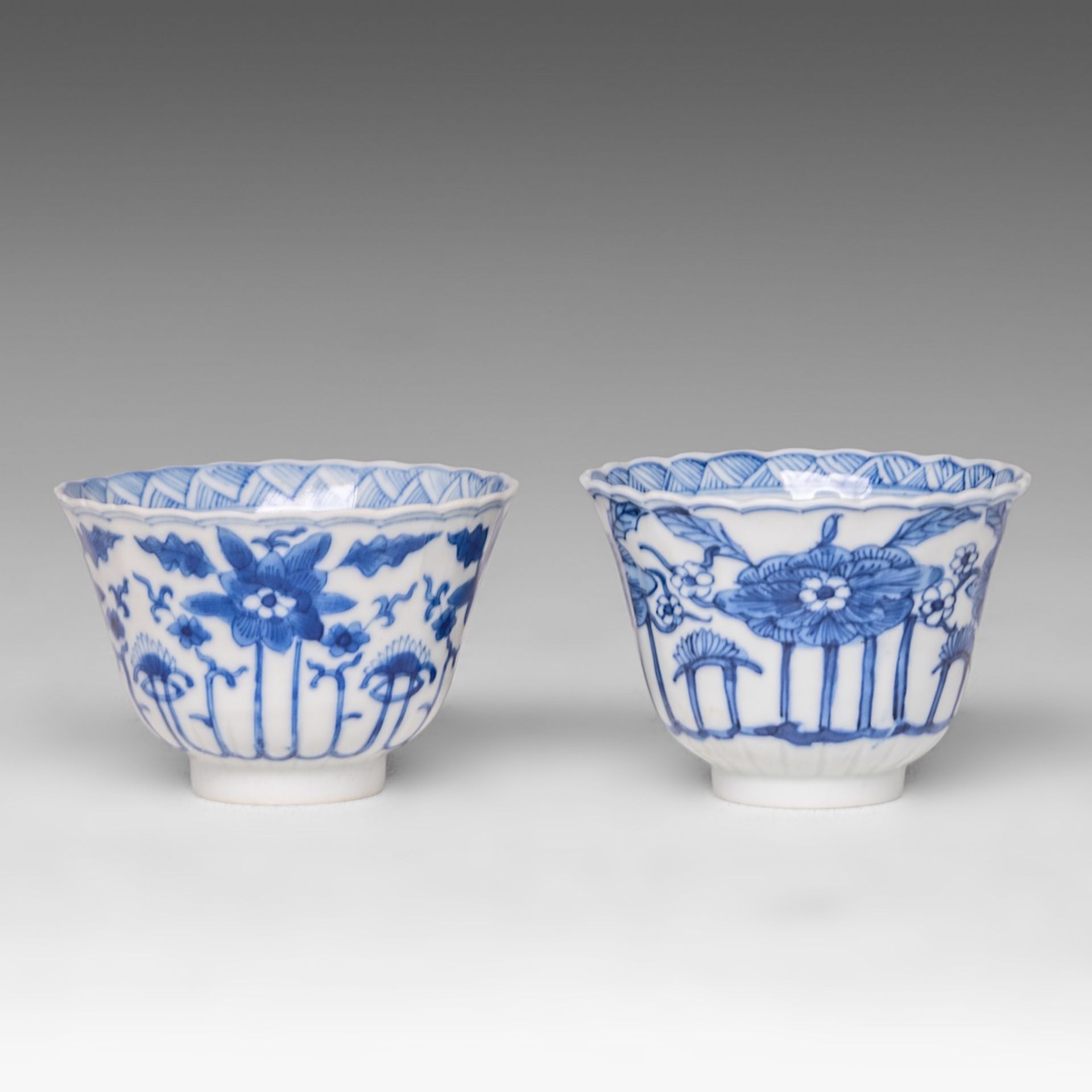 Six matching sets of Chinese blue and white floral decorated tea cups and saucers, Kangxi period, di - Image 8 of 17