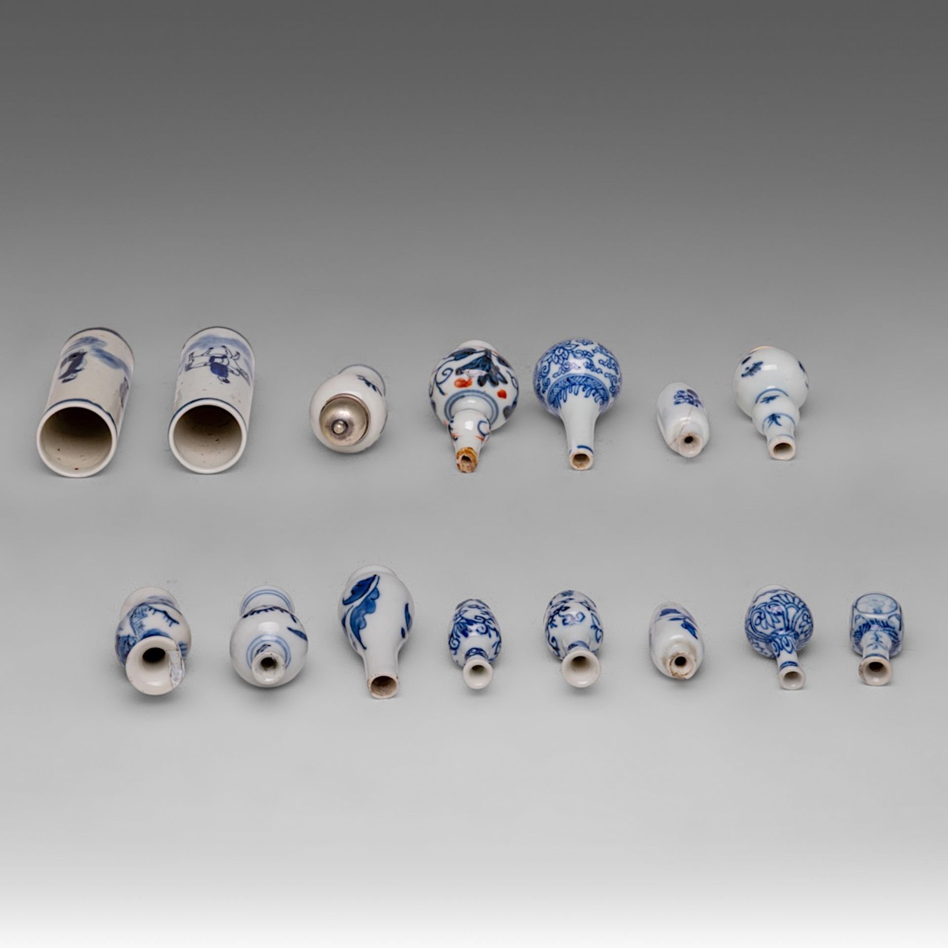 A collection of fifteen Chinese blue and white miniature vases and bottles, Kangxi period and 19thC/ - Image 7 of 8