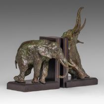 A pair of elephant bookends by Ary Bitter (1883-1973), green patinated bronze and ebonized wood, H 2