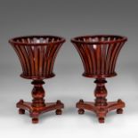 A pair of English mahogany planters, 19thC, H 70 - dia 49 cm