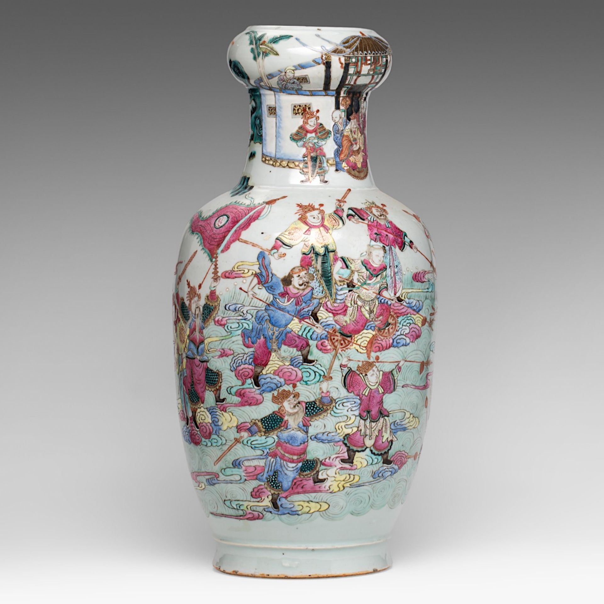 A Chinese famille rose 'Immortal battle scene' vase, 19thC, H 50 cm - Bild 5 aus 7