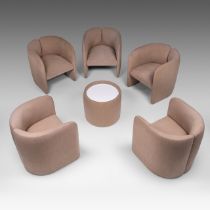 A set of 5 Orlando arm seats and a coffee table, by Bulo, H 71 - W 67 cm (chairs) - H 47 - dia 54 cm