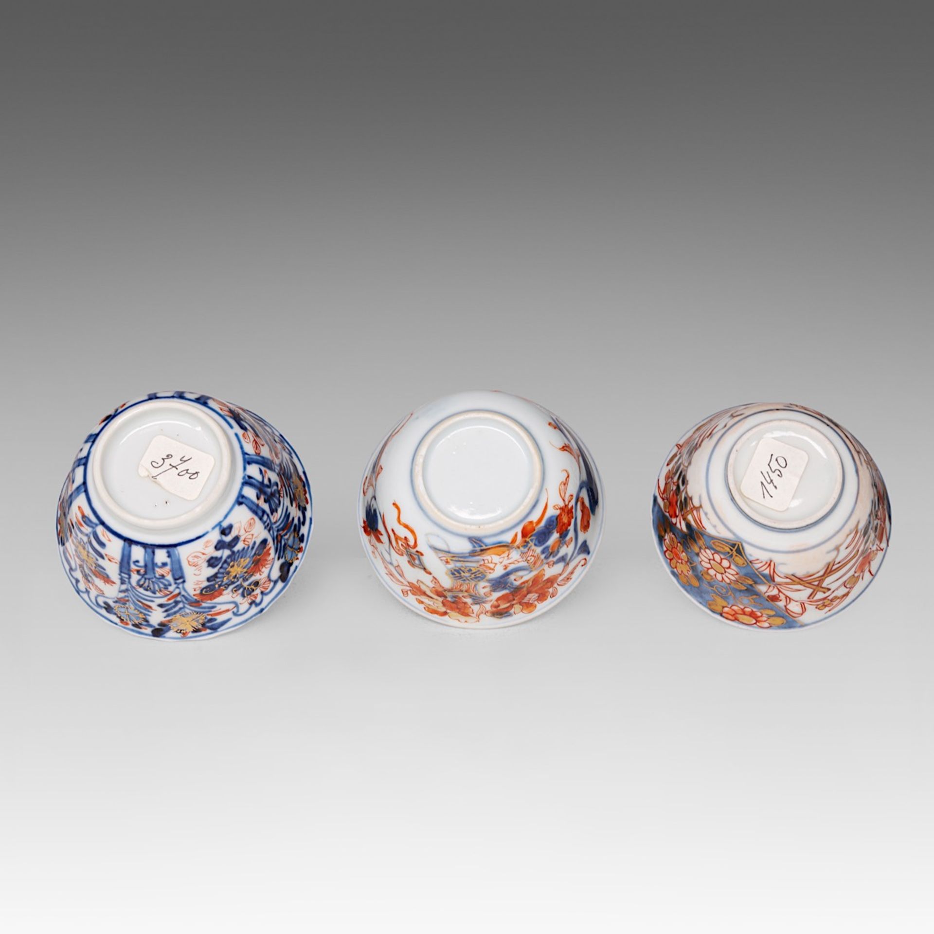 A collection of Chinese Imari tea ware, including two fine coffee mugs, 18thC, largest dia 22,5 cm ( - Image 17 of 18