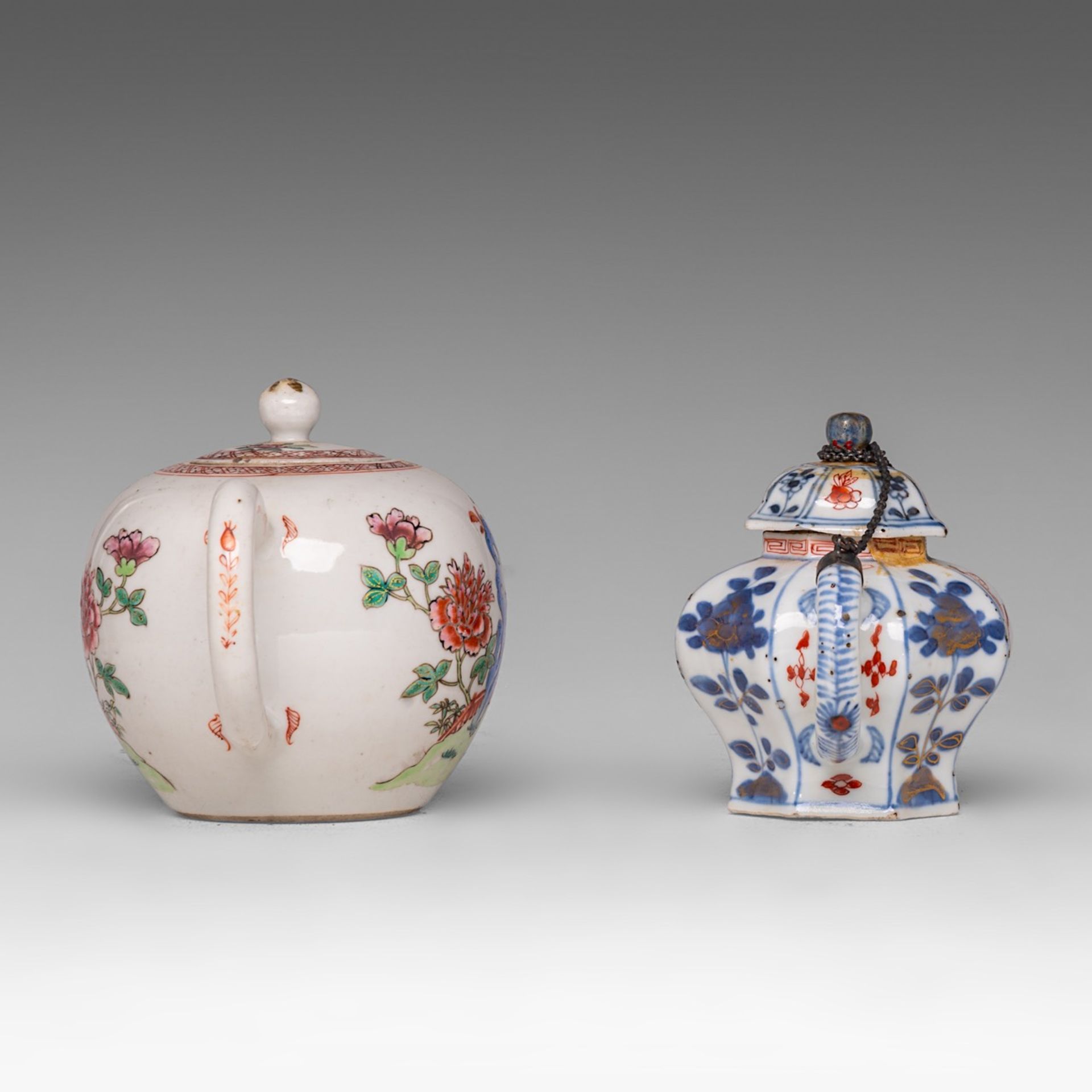 A small collection of Chinese famille rose and Imari export porcelain tea ware, 18thC, largest H 9 - - Image 4 of 17