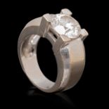 An 18CT white gold solitaire ring with a central brilliant cut diamond, weight: 16,6 g