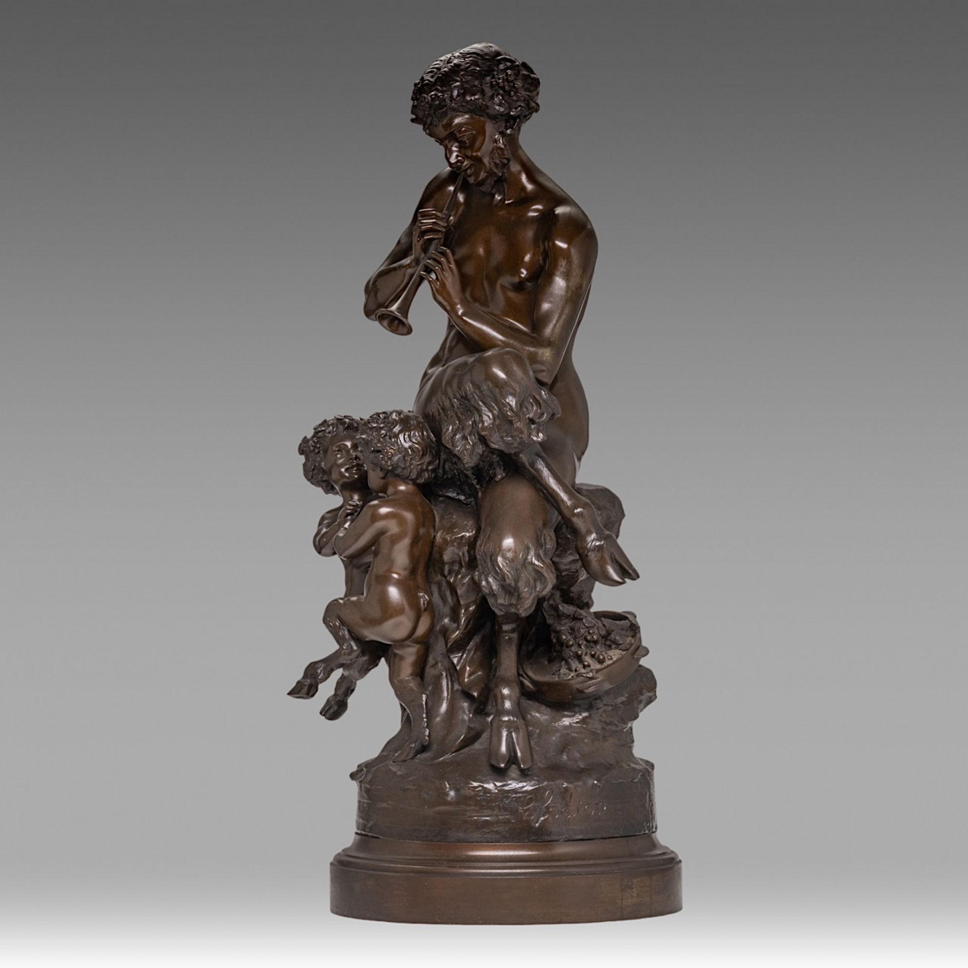 Clodion (1738-1814), Pan playing the flute surrounded by two putti, patined bronze, H 87 cm - Image 3 of 7