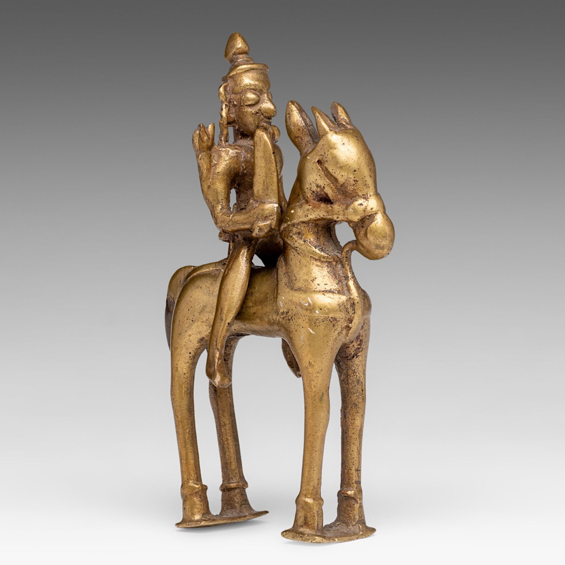An Indian gilt bronze Shiva Parvati on horseback, 19thC, H 17 cm - Weight about 915 g - Bild 6 aus 6