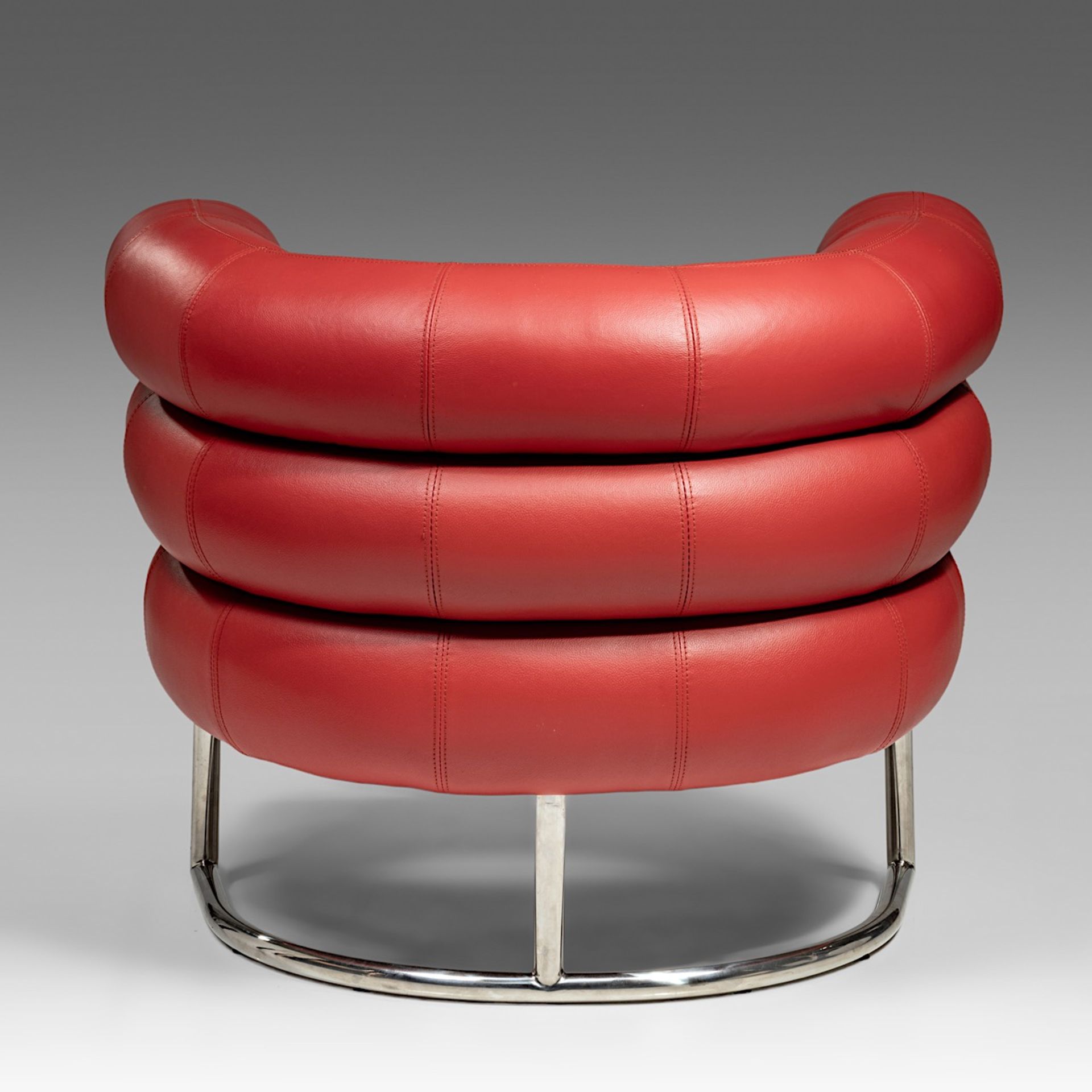 A vintage 'Bibendum Chair', designed by Eileen Grey (1921), H 76 - W 90 cm - Bild 4 aus 7