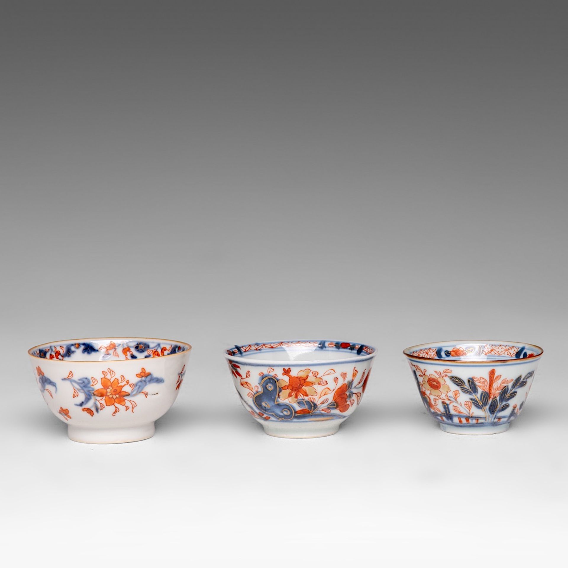 A collection of Chinese Imari tea ware, 18thC, largest dia 23 cm (12) - Bild 13 aus 19
