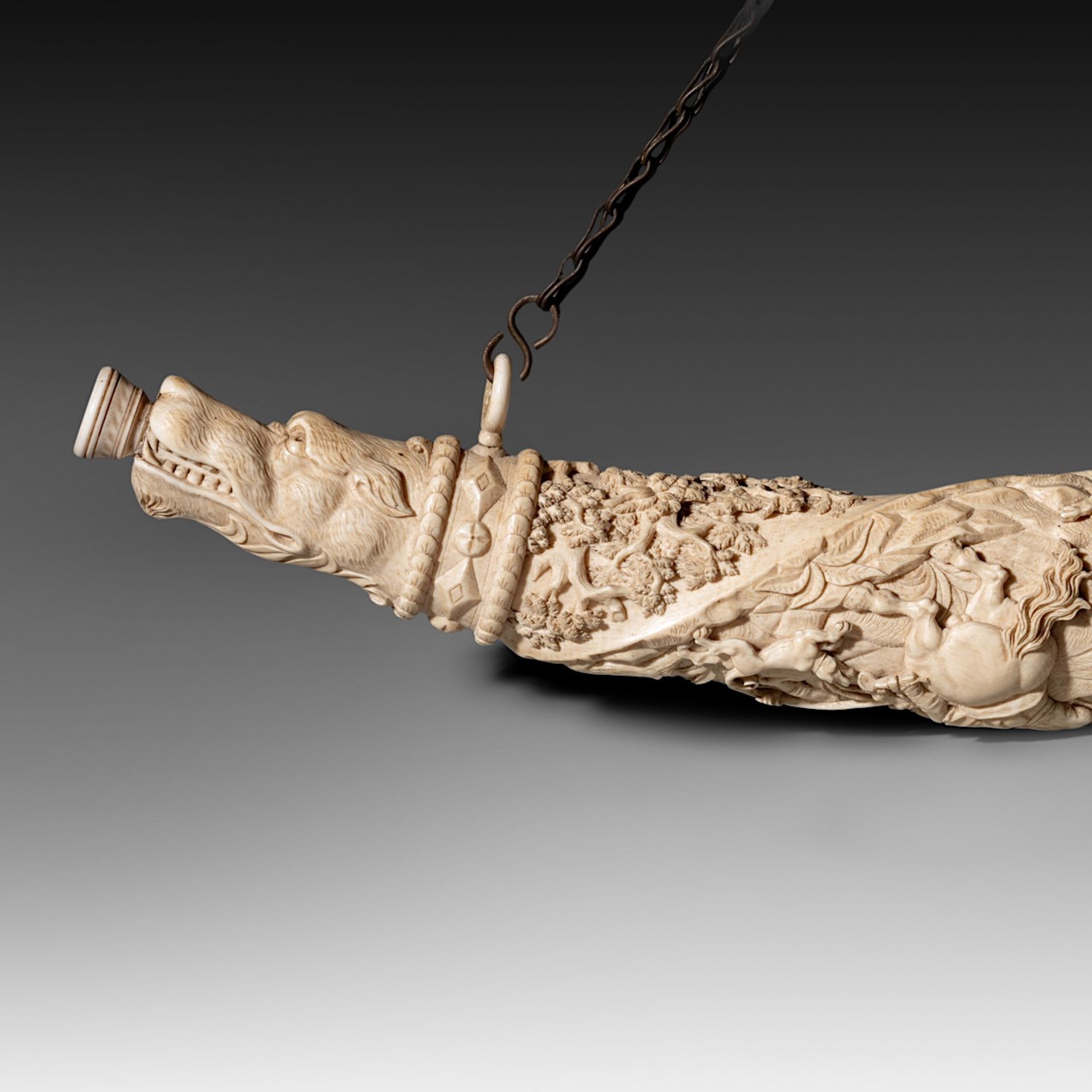 A 19th-century ivory hunting horn, last quarter 19th century, W 74,5 cm - 2850 g (+) - Image 8 of 11