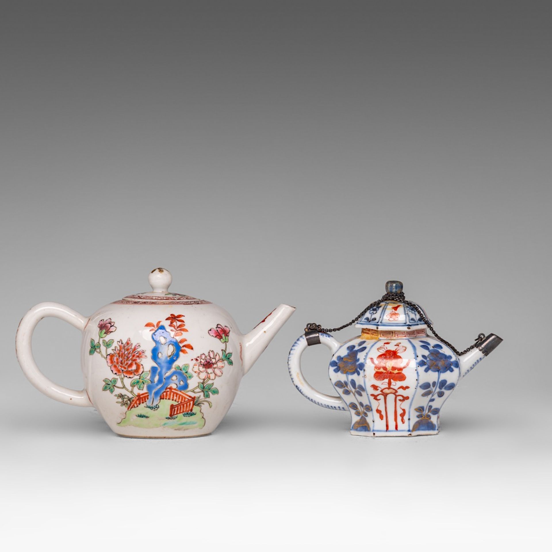 A small collection of Chinese famille rose and Imari export porcelain tea ware, 18thC, largest H 9 - - Image 5 of 17