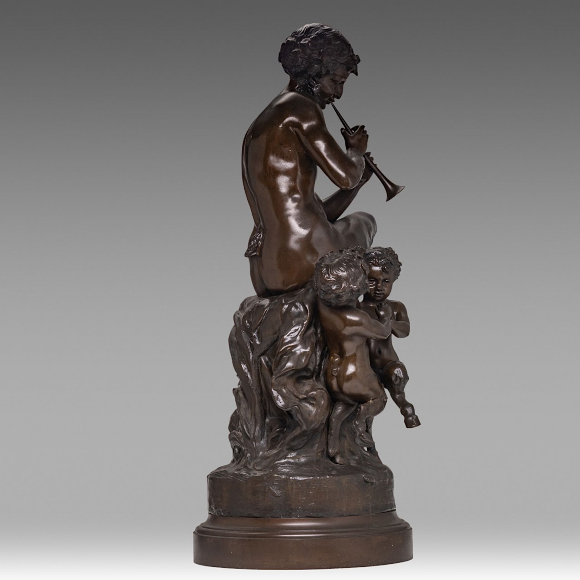 Clodion (1738-1814), Pan playing the flute surrounded by two putti, patined bronze, H 87 cm - Image 6 of 7
