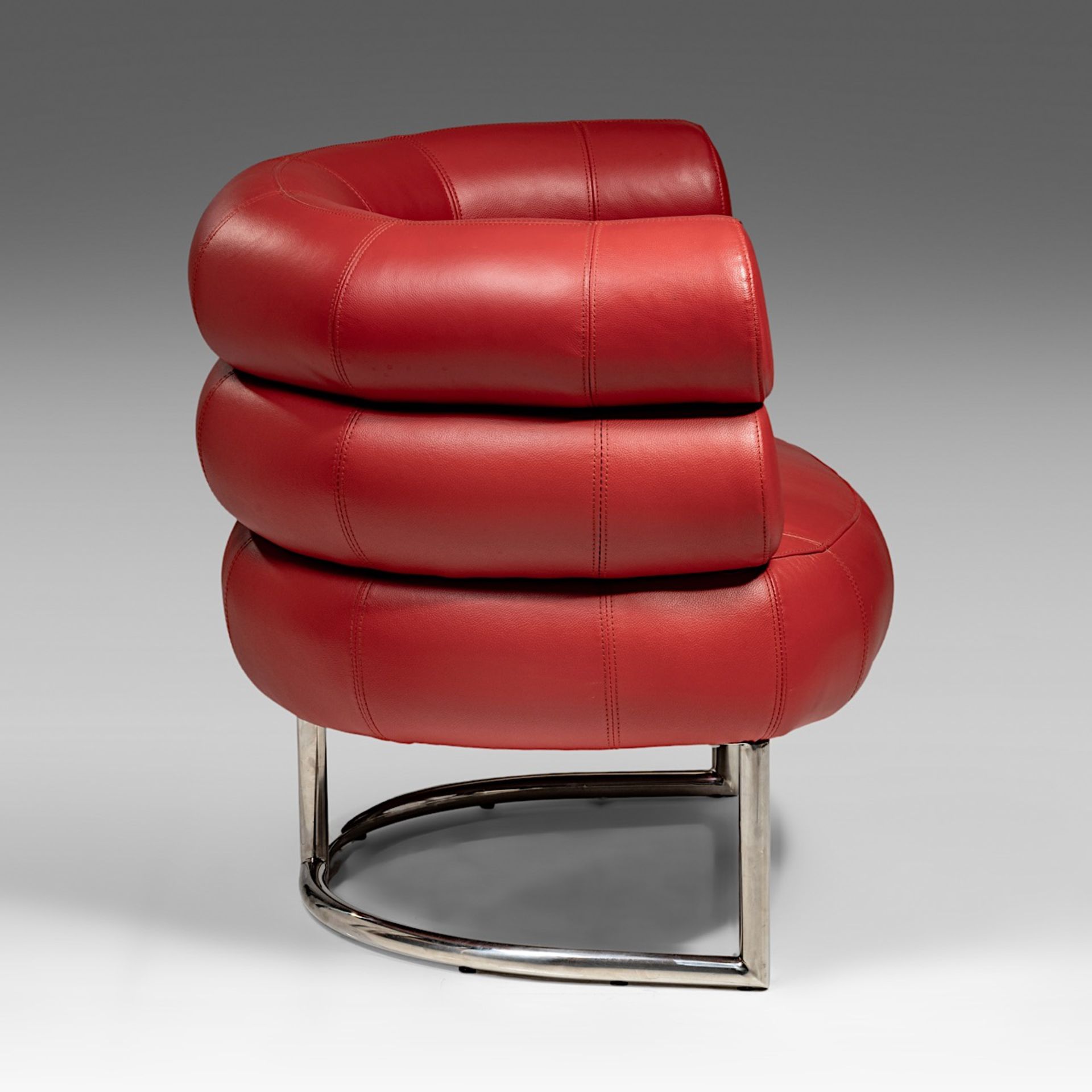 A vintage 'Bibendum Chair', designed by Eileen Grey (1921), H 76 - W 90 cm - Bild 5 aus 7