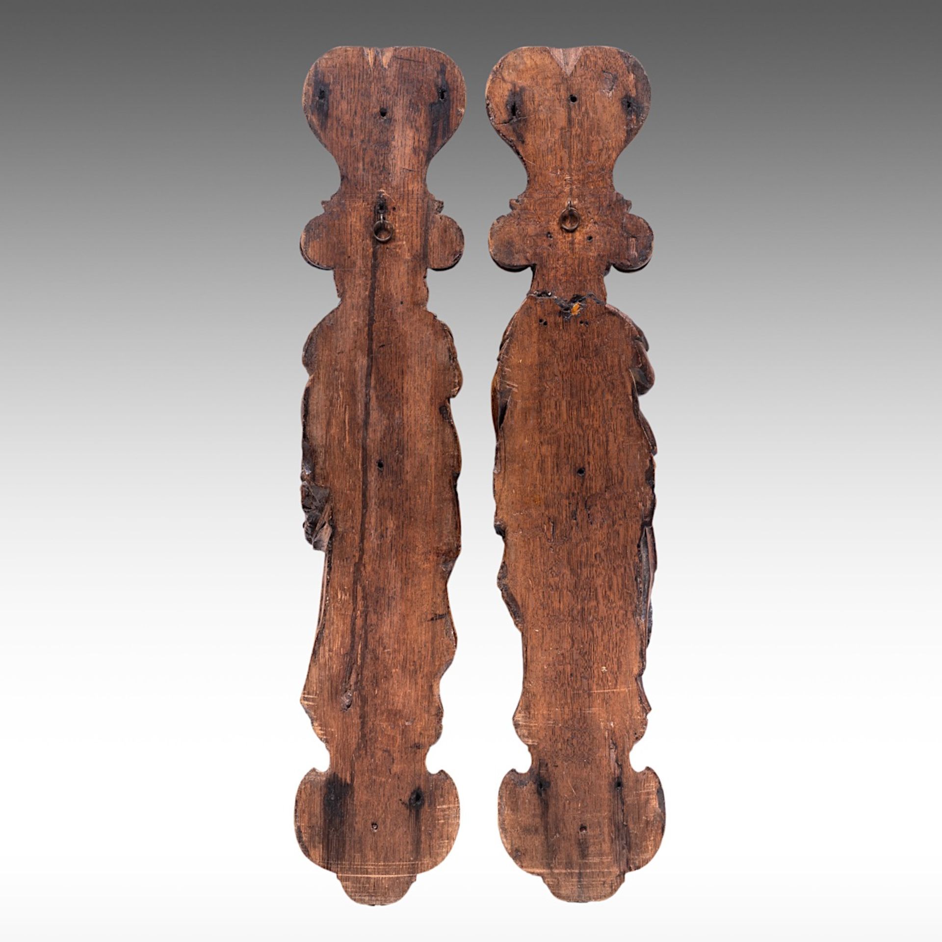 A pair of carved oak architectural ornaments of caryatids, 17thC, H 66 cm - Image 2 of 2