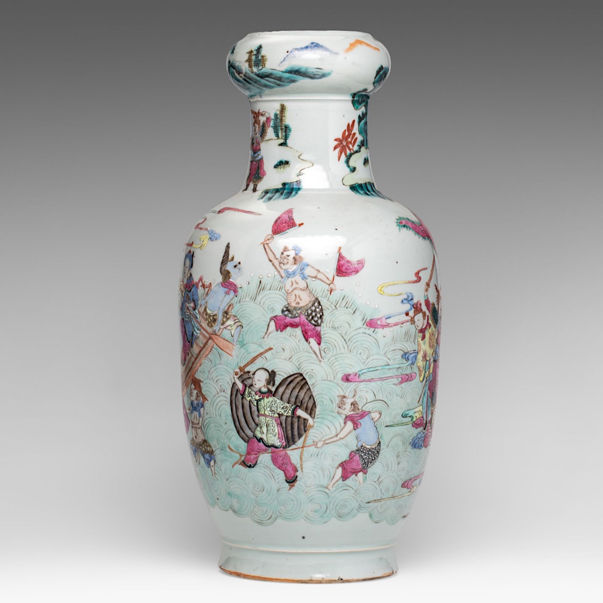 A Chinese famille rose 'Immortal battle scene' vase, 19thC, H 50 cm - Bild 4 aus 7