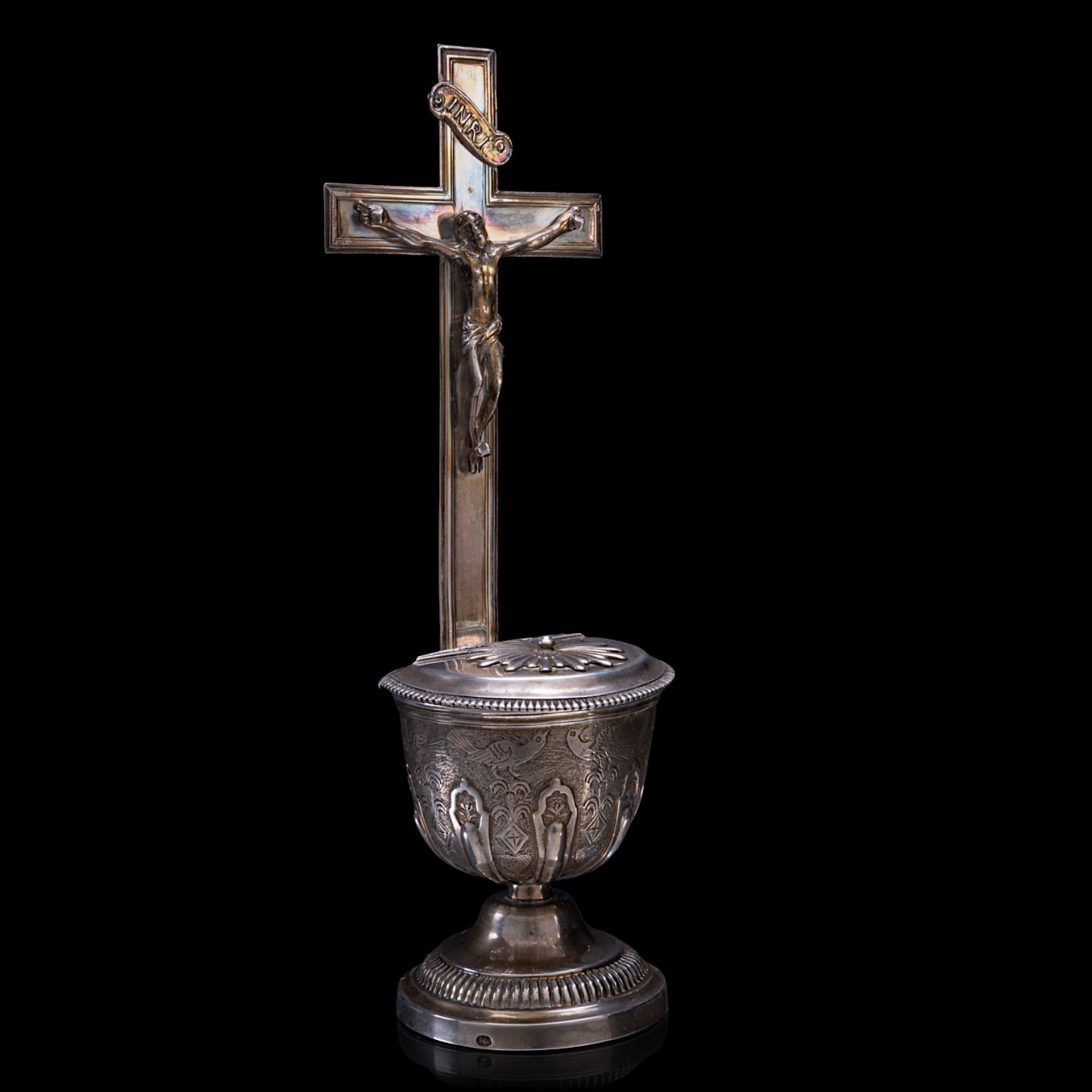 An 18thC Regence silver holy water font, probably Tournai, date letter F, weight 244 g - H 24,1 cm - Image 2 of 8