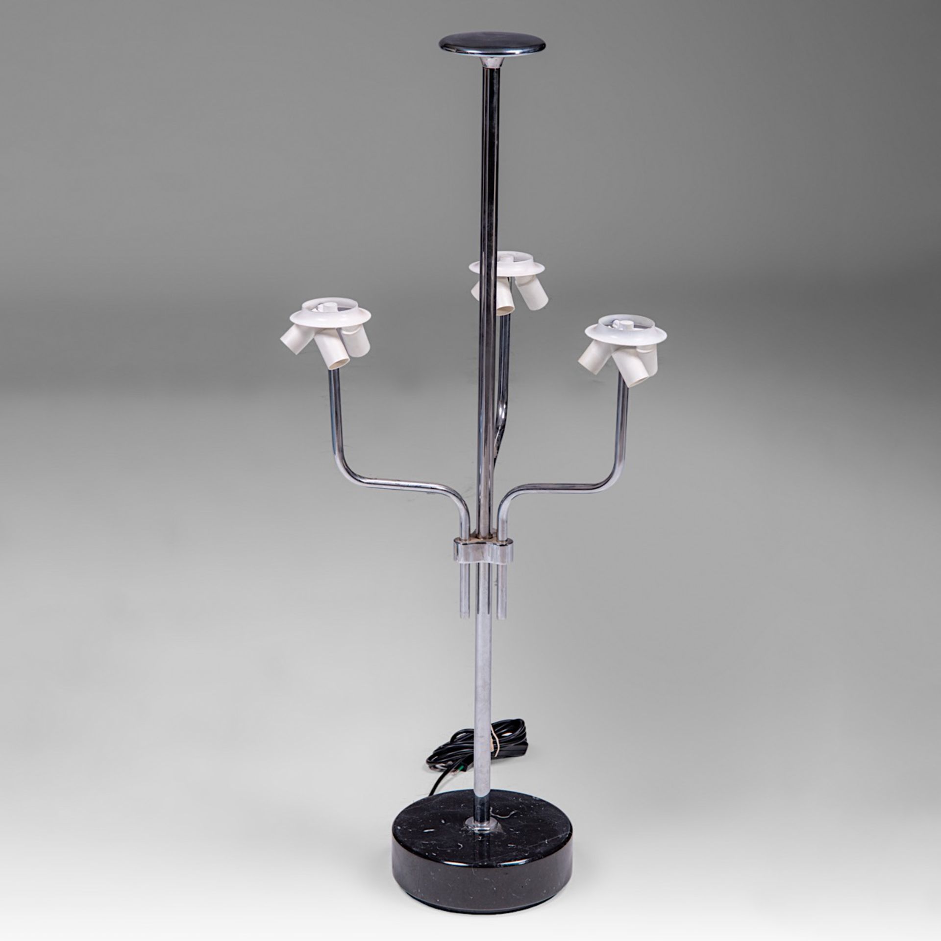 A chrome and opaline glass 3-light table lamp by Ignazio Gardella for Azucena, 2000s - Image 4 of 4