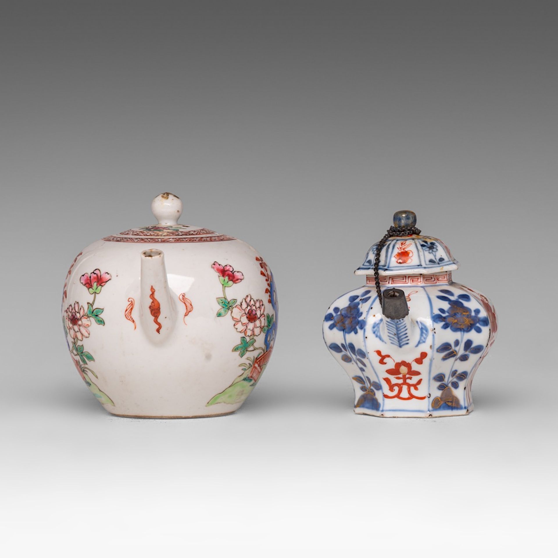 A small collection of Chinese famille rose and Imari export porcelain tea ware, 18thC, largest H 9 - - Image 6 of 17