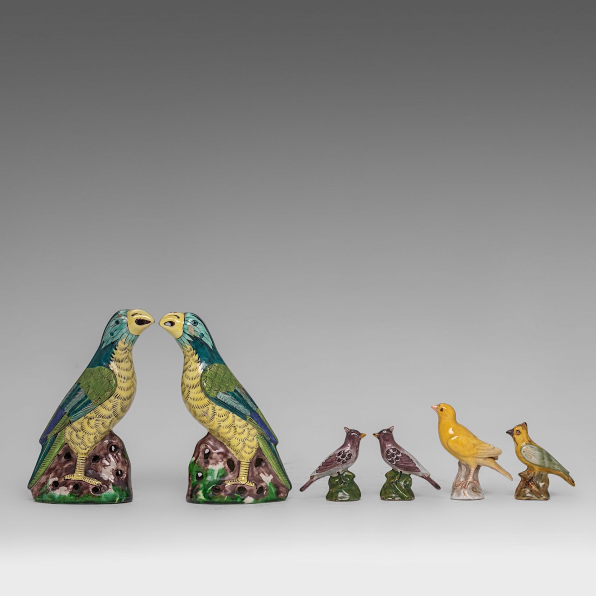 A collection of 6 faience and porcelain bird figurines, Delft, Meissen and others, H 20 cm (tallest) - Image 2 of 5