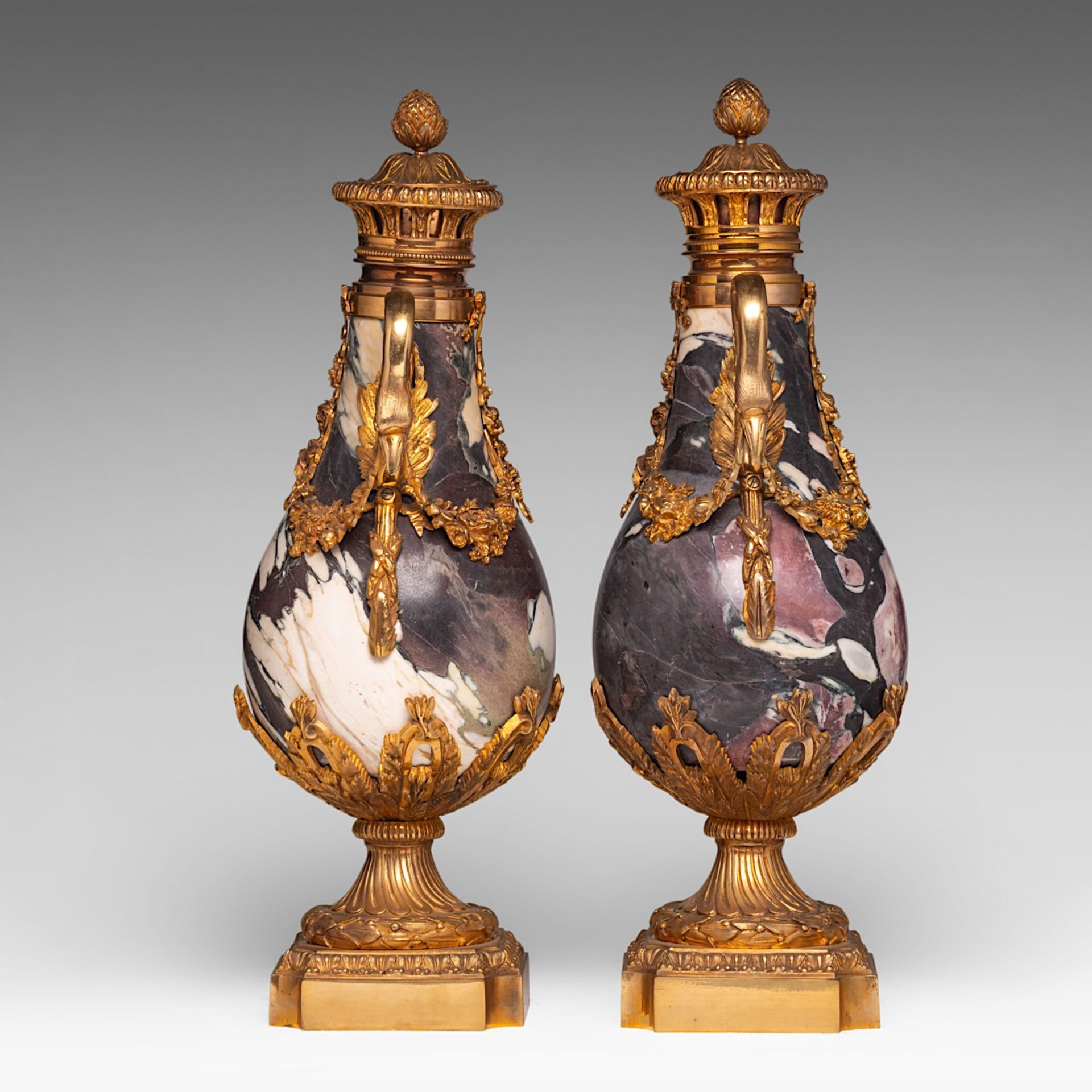 A pair of Neoclassical marble cassolettes with gilt bronze mounts, H 55 cm - Image 4 of 4