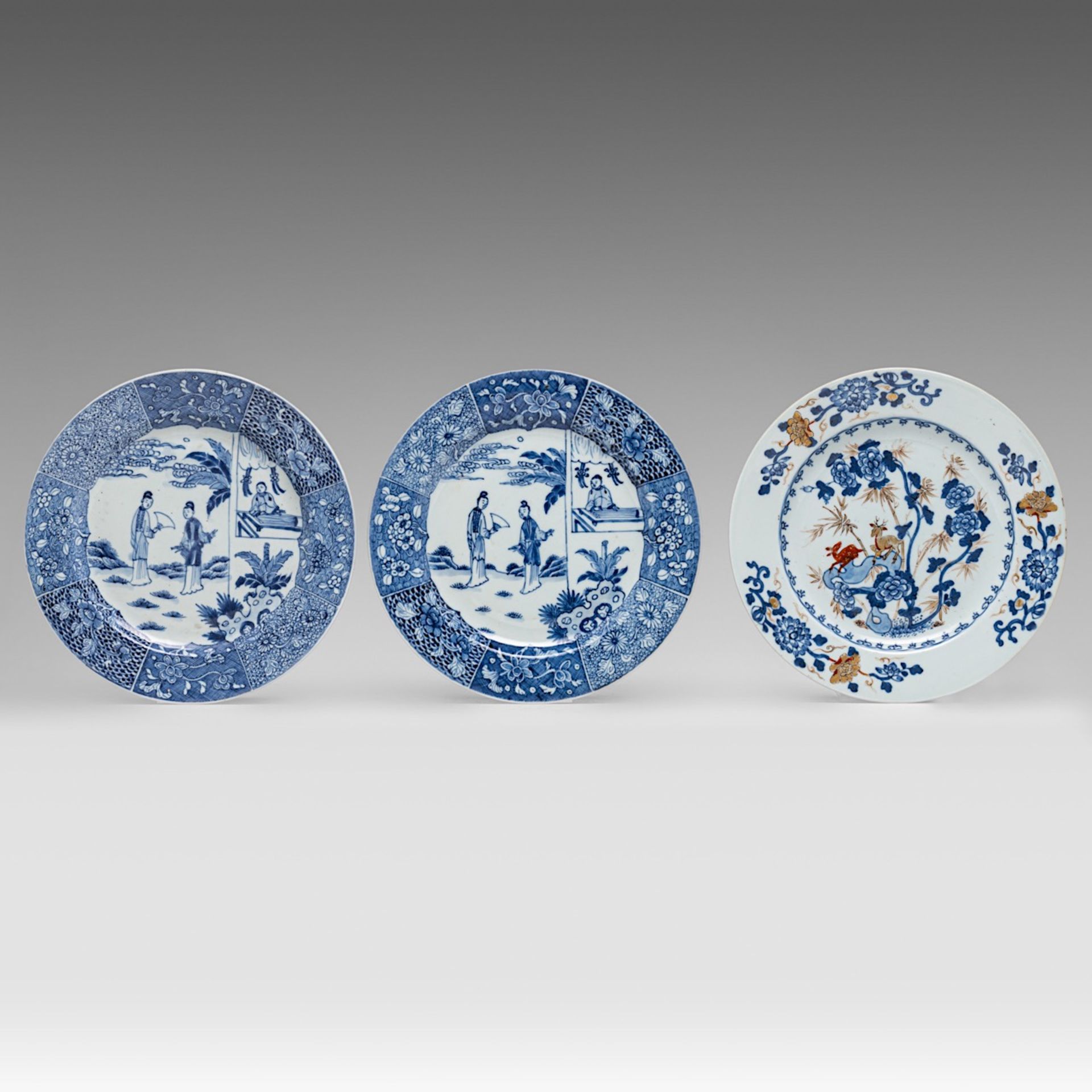 A collection of Chinese blue and white and Imari export porcelain dishes, Kangxi and Qianlong period - Image 2 of 5