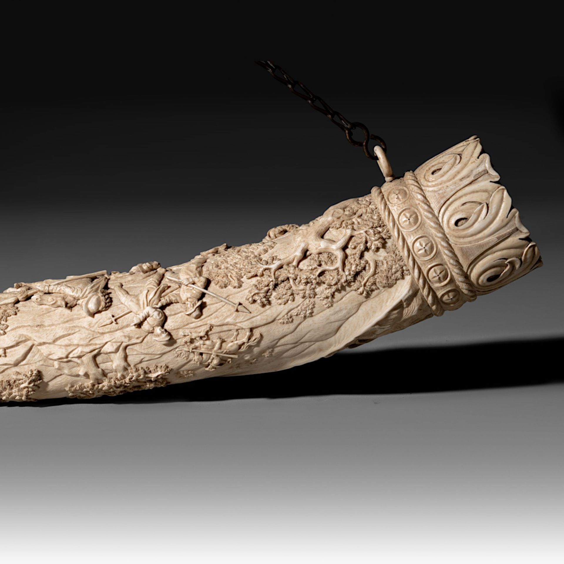 A 19th-century ivory hunting horn, last quarter 19th century, W 74,5 cm - 2850 g (+) - Image 10 of 11