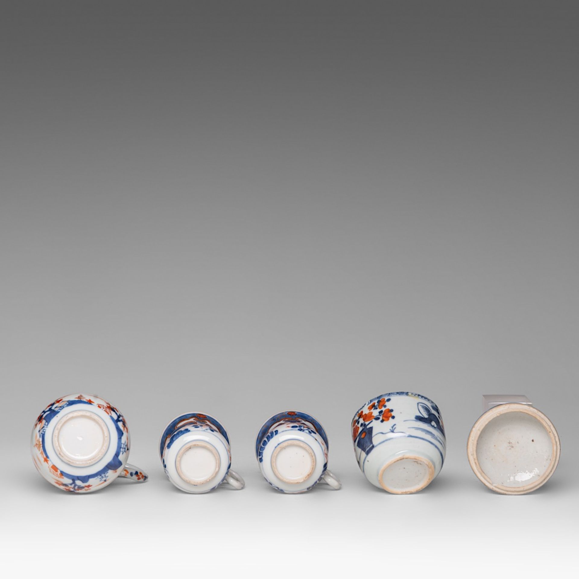A collection of Chinese Imari tea ware, including two fine coffee mugs, 18thC, largest dia 22,5 cm ( - Image 11 of 18