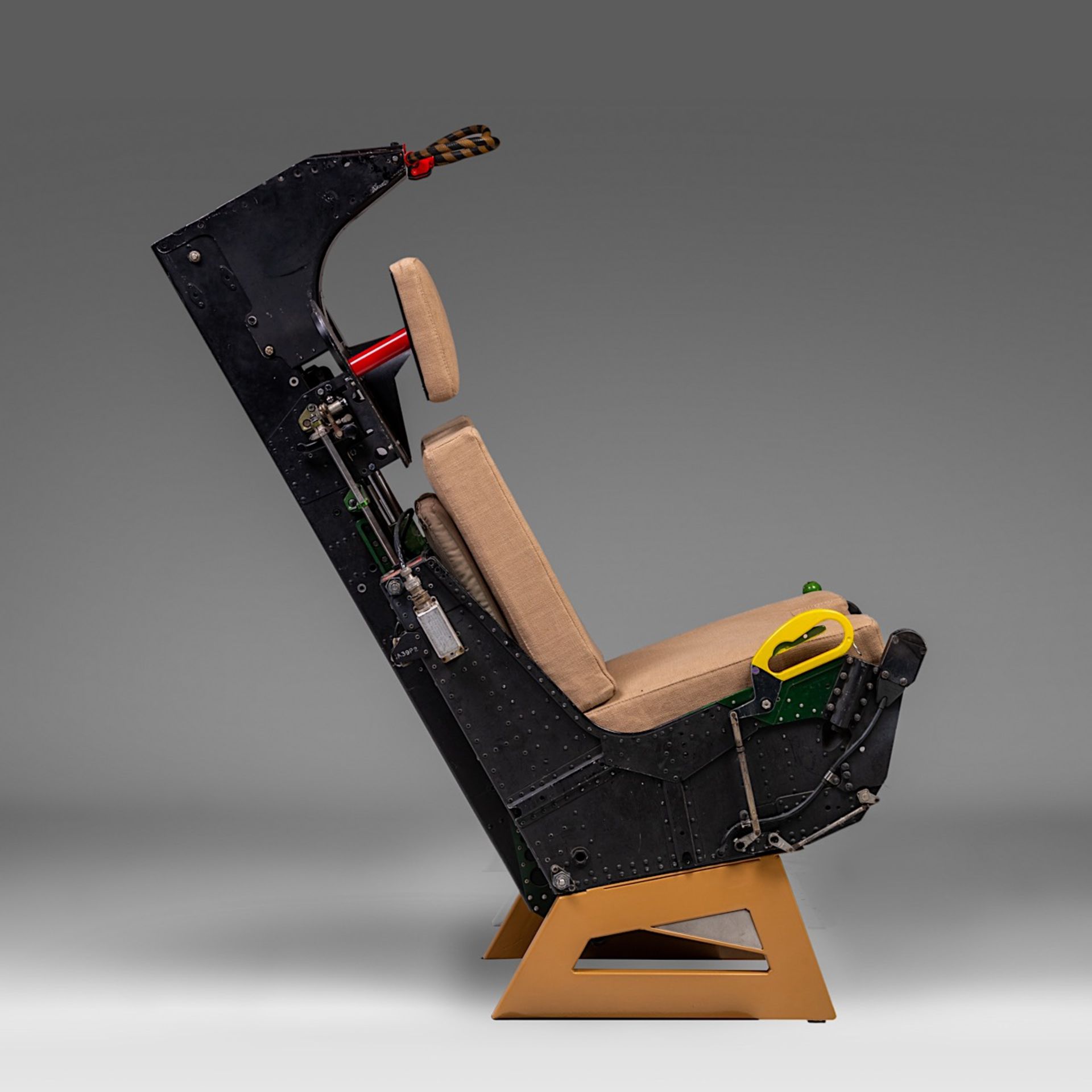 A Phantom II ejection seat with a top parachute section, H 129 - W 53 cm - Bild 6 aus 11
